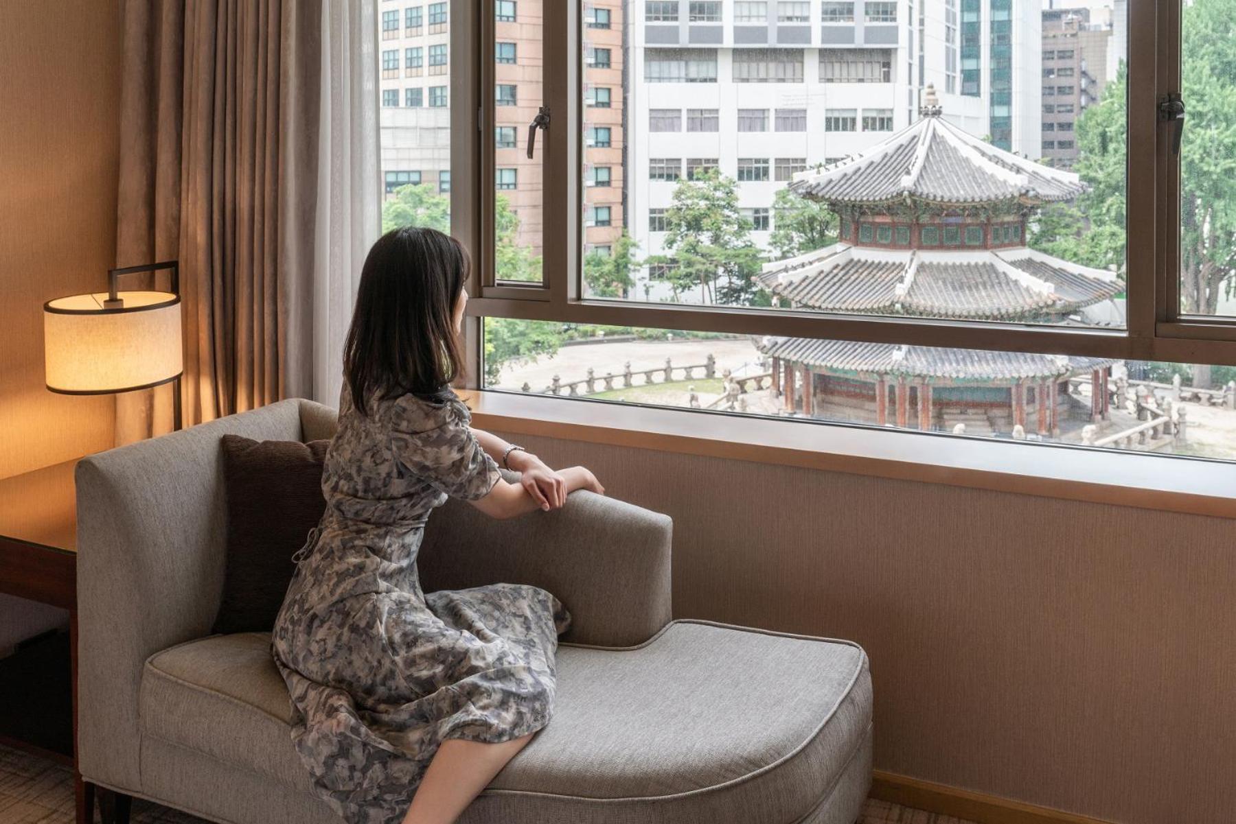 Deluxe Room, 2 Twin Beds, Pool Access, City View