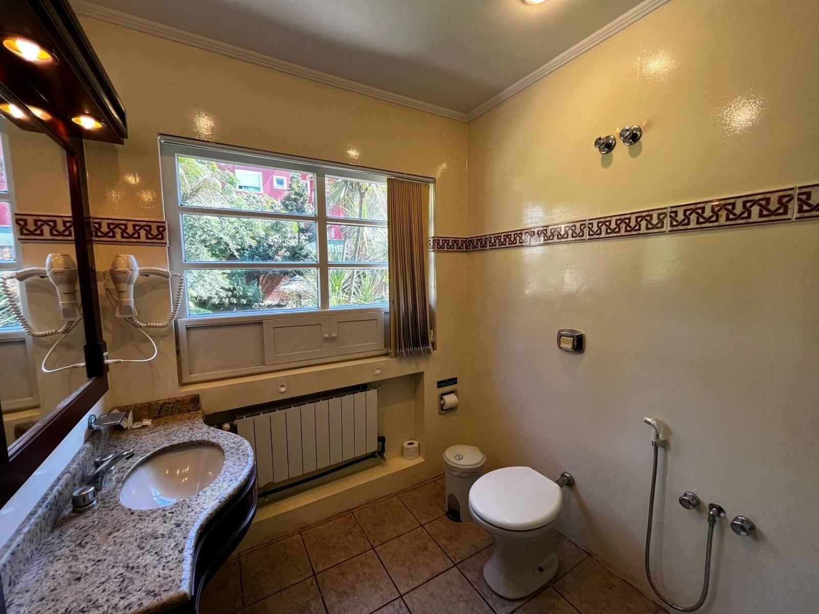 Suite - Photo 5