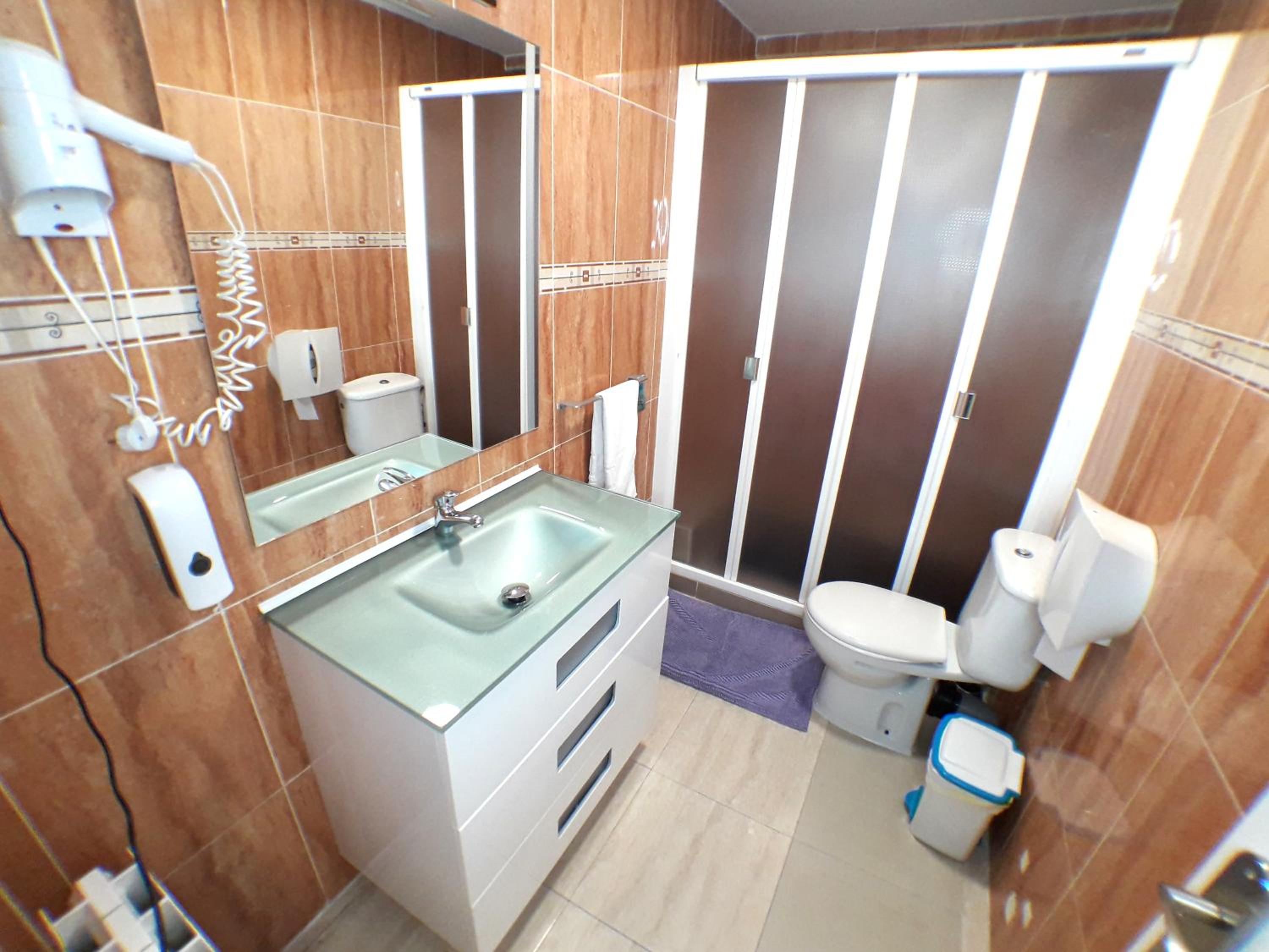 Single Room with Shared Bathroom photo 3