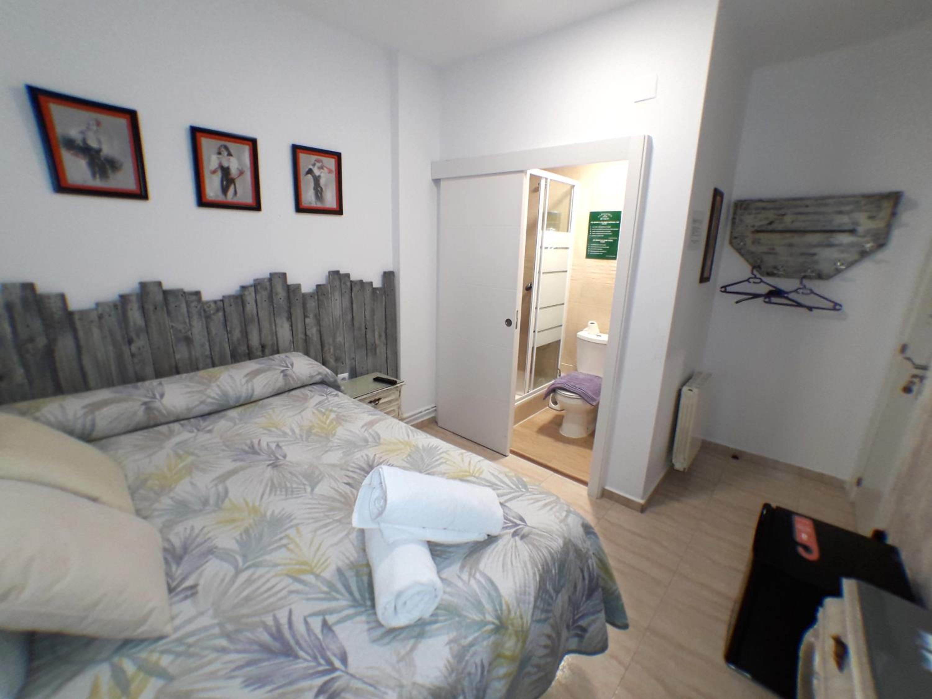 Double Room - Photo 2