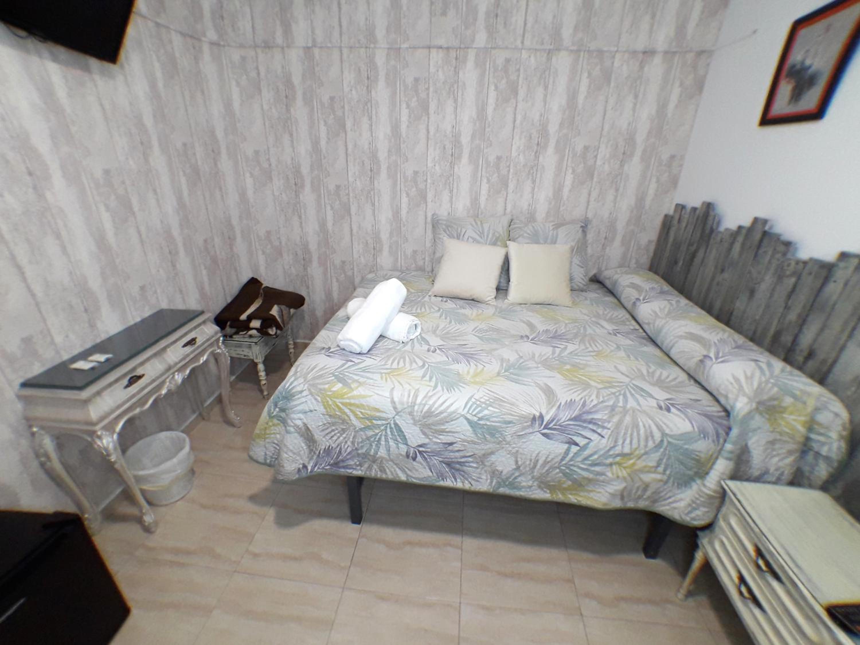 Double Room - Photo 10