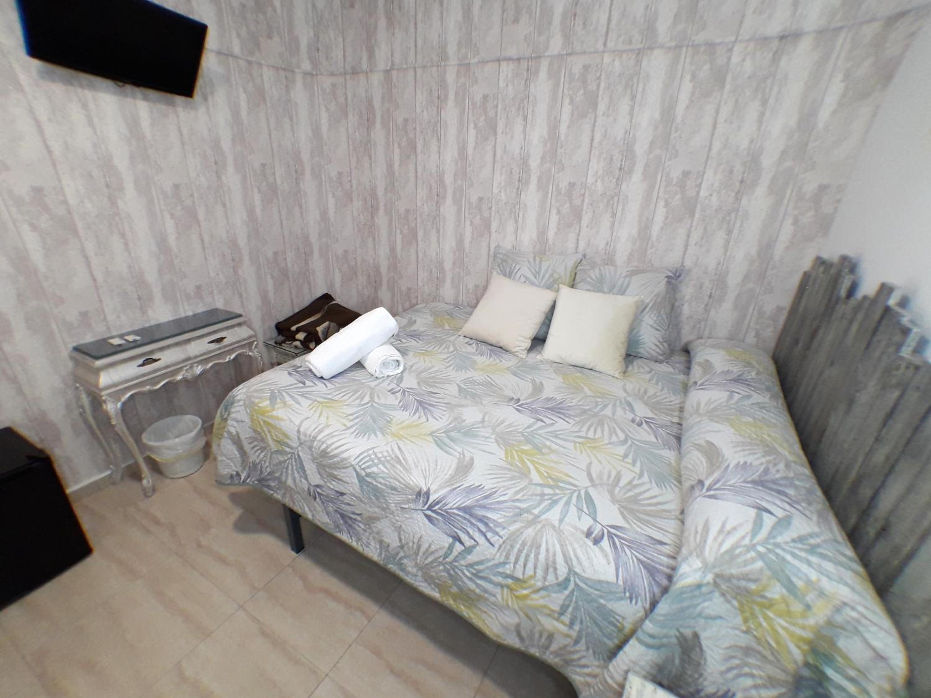 Double Room - Photo 9