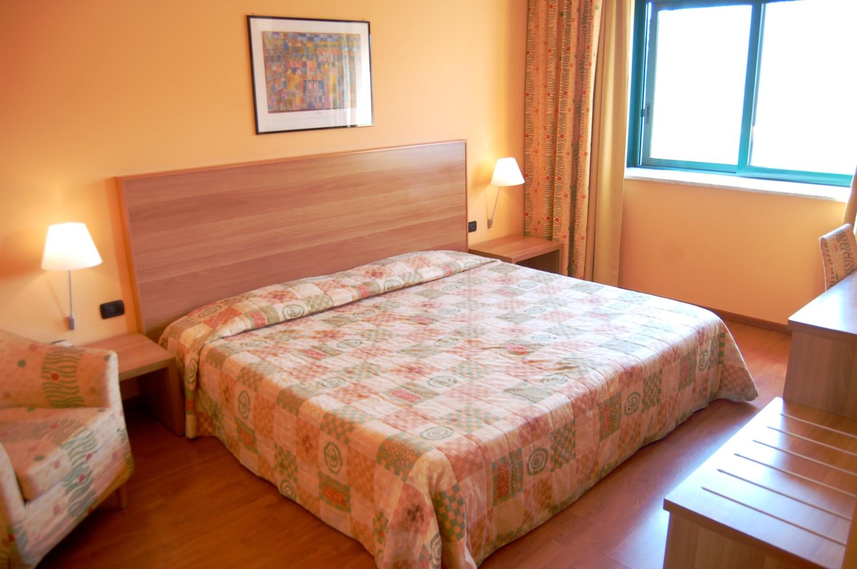 Standard Double or Twin Room - Photo 6