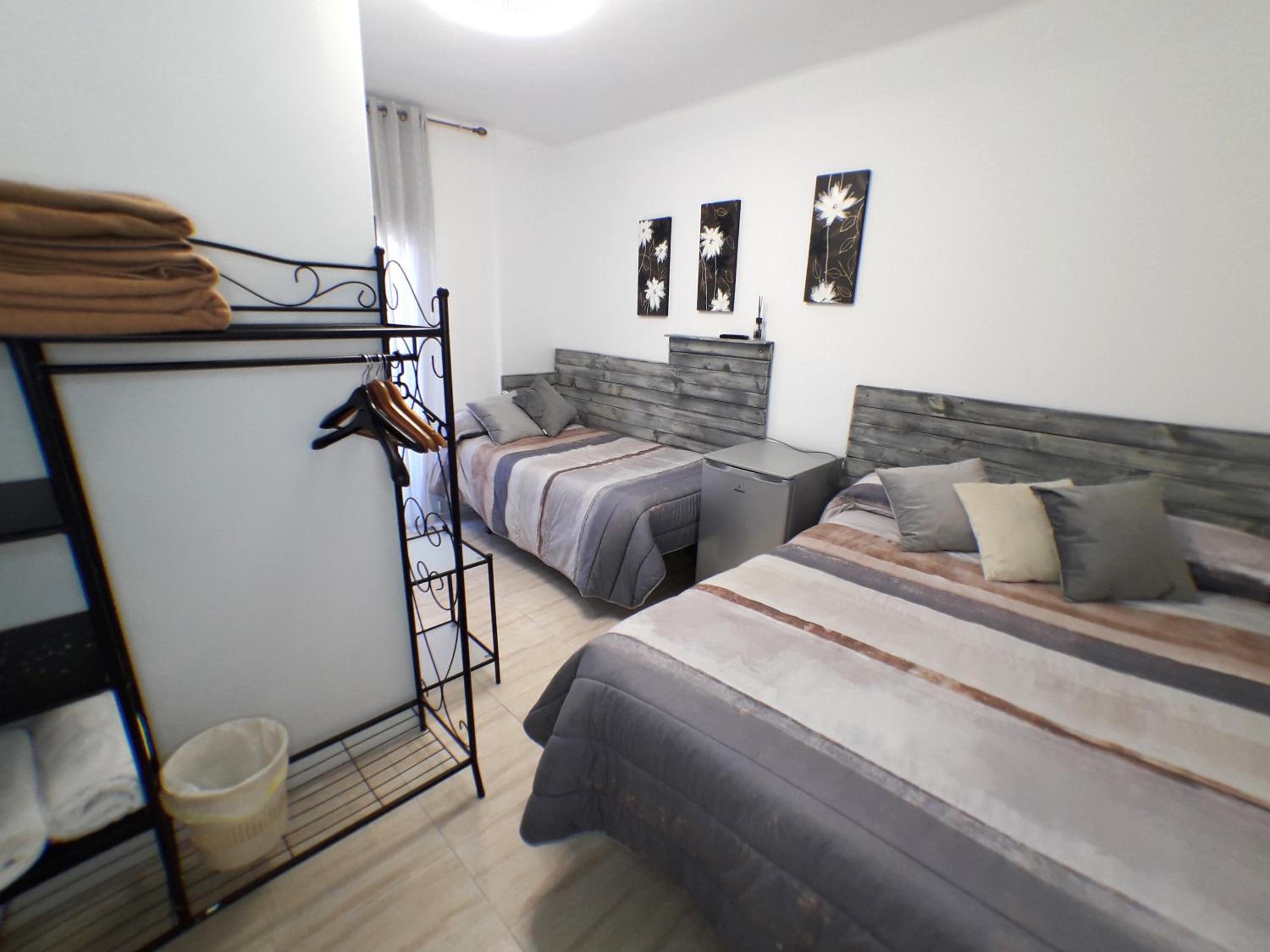 Triple Room with Private Bathroom - Photo 7