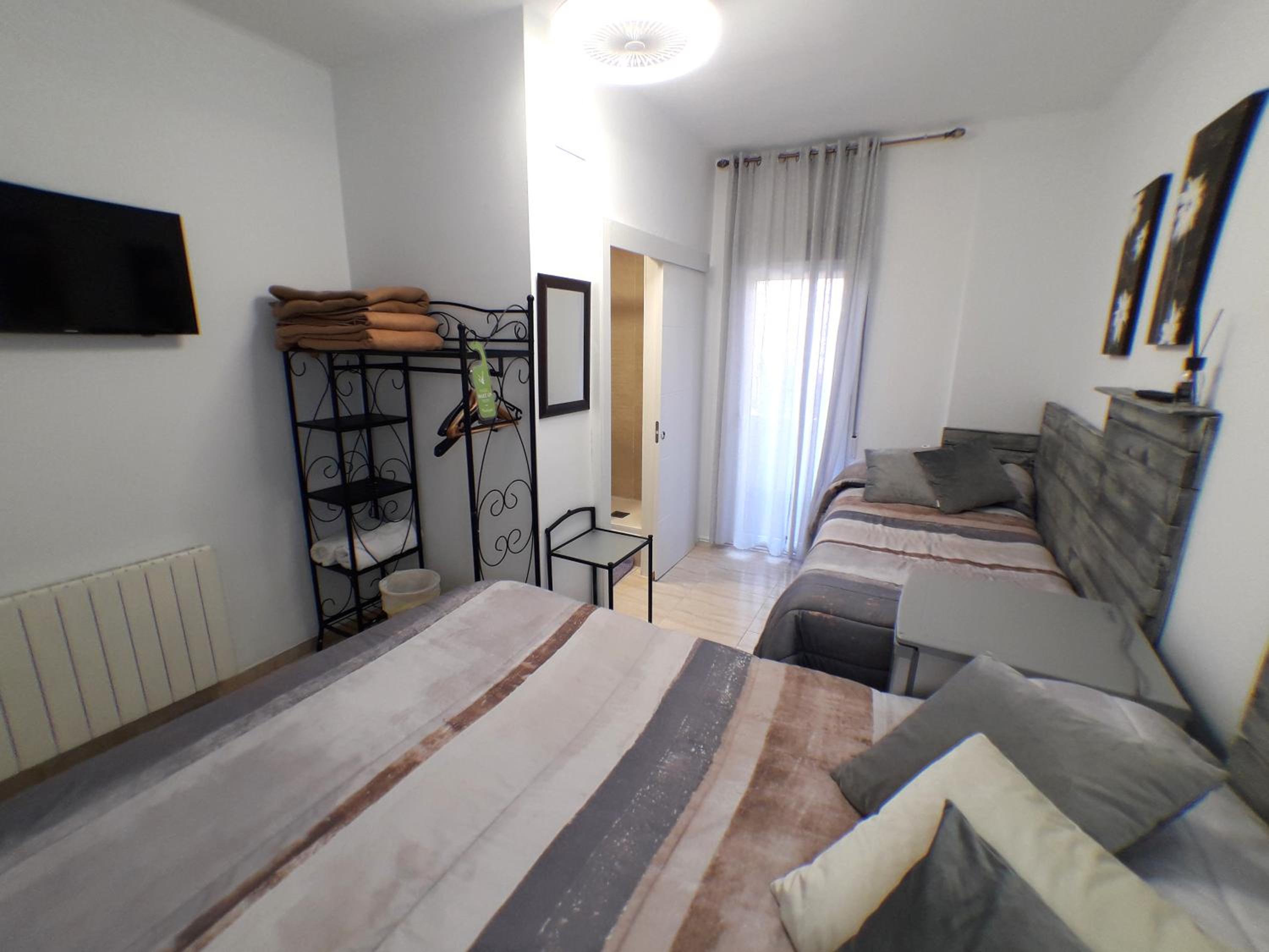 Triple Room with Private Bathroom - Photo 1