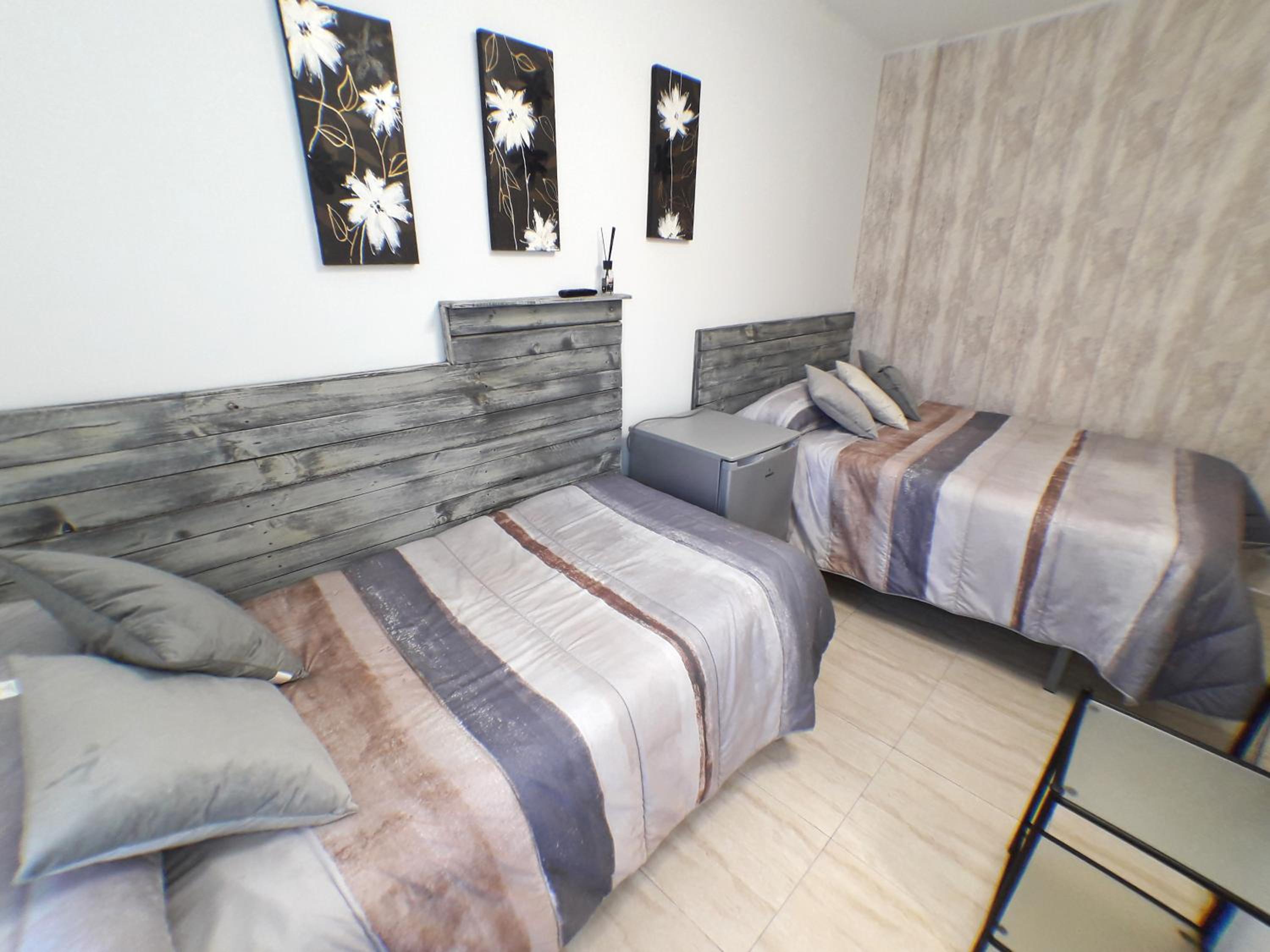 Triple Room with Private Bathroom - Photo 9