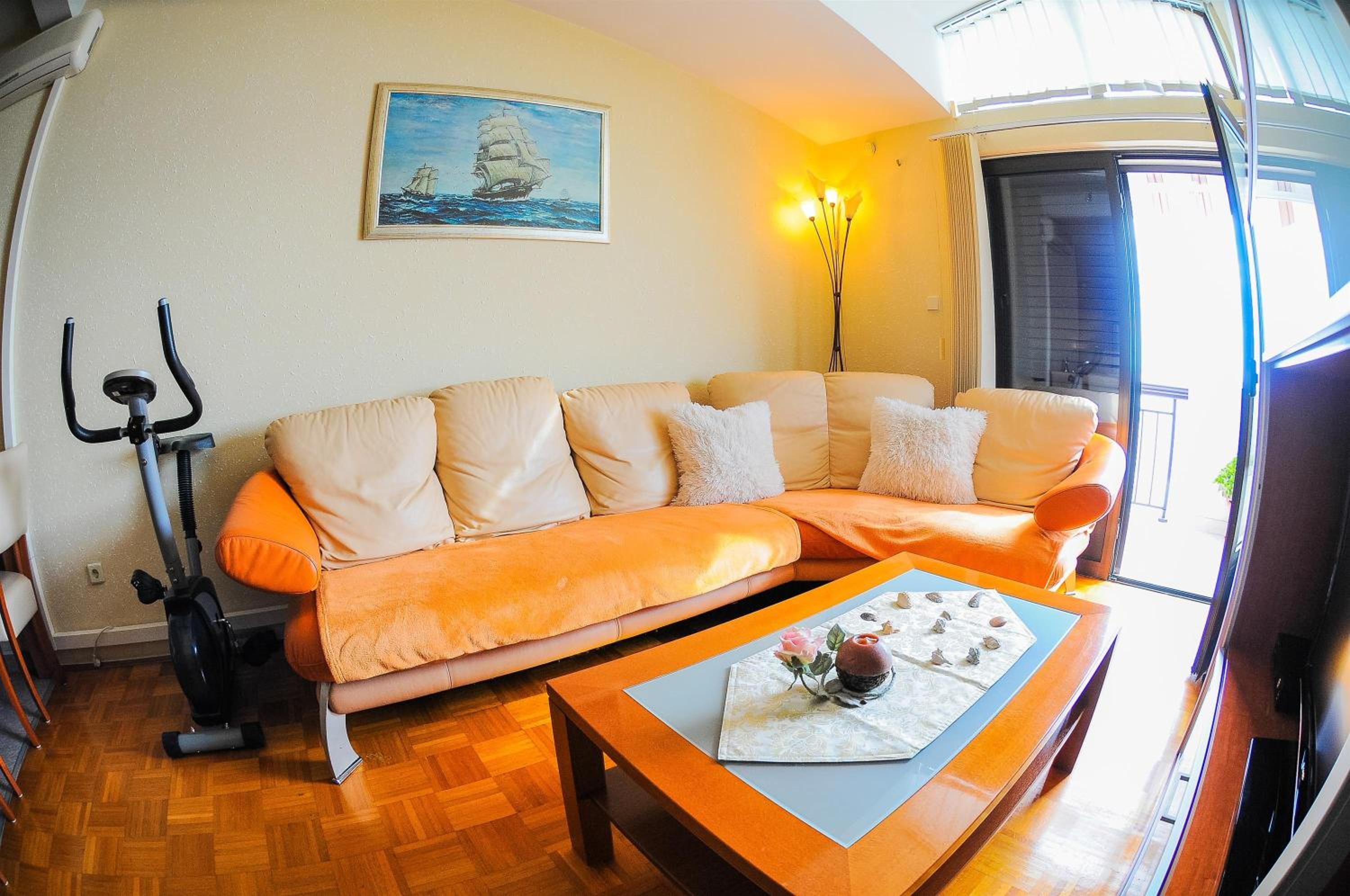 Three-Bedroom Apartment with Sea View and Balcony
