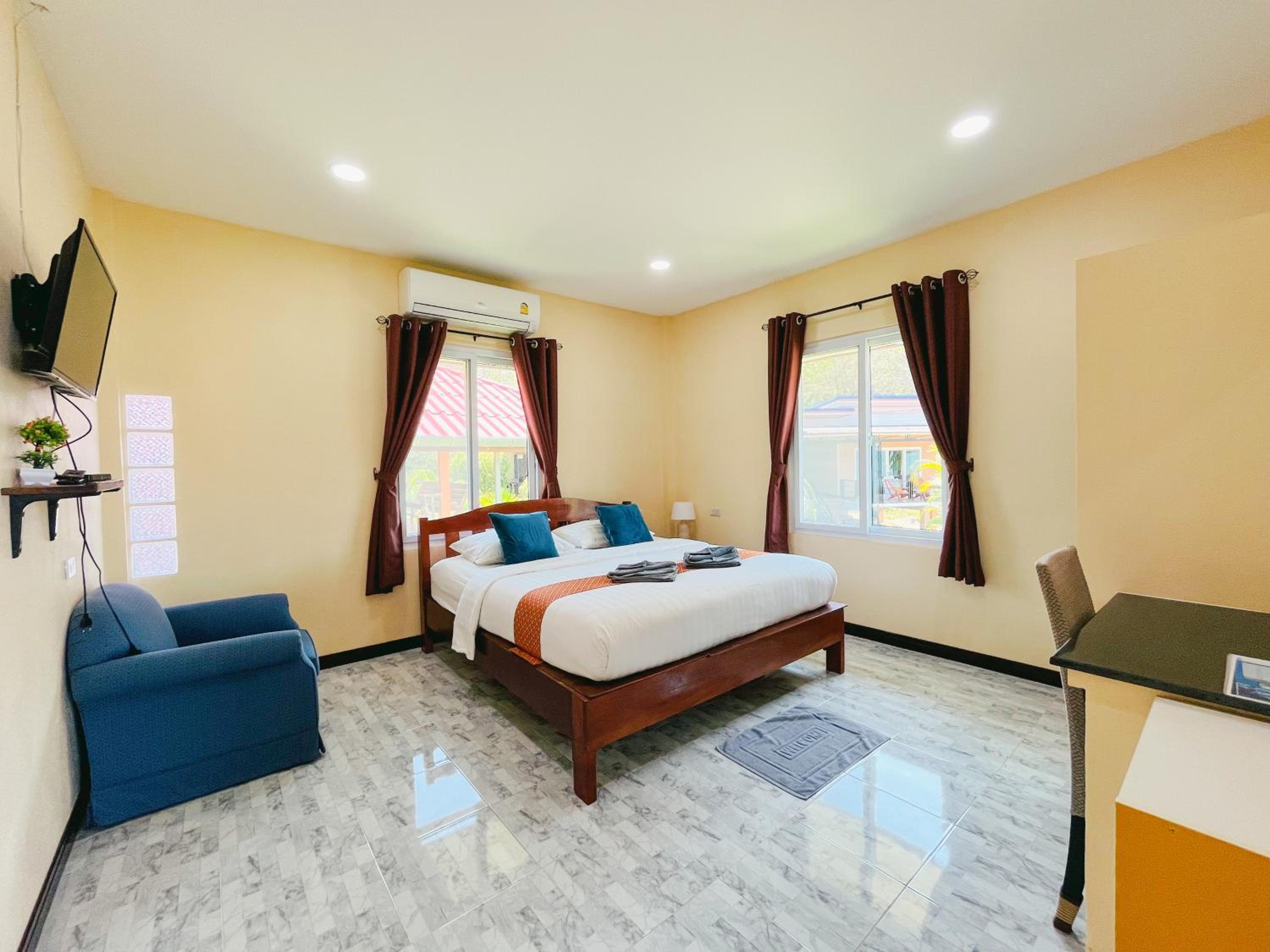Two-Bedroom House - Photo 16