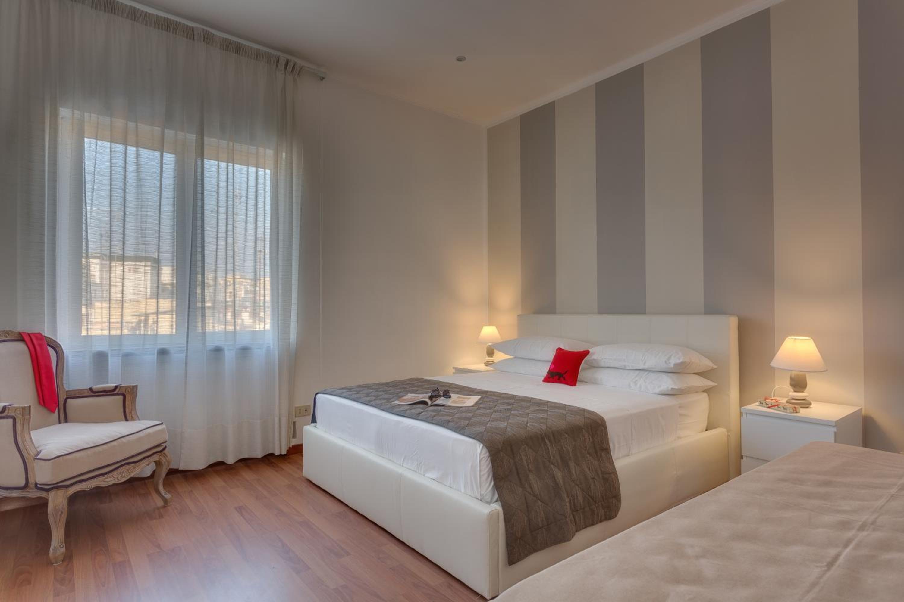 Deluxe Two-Bedroom Penthouse Apartment with Terrace photo 1