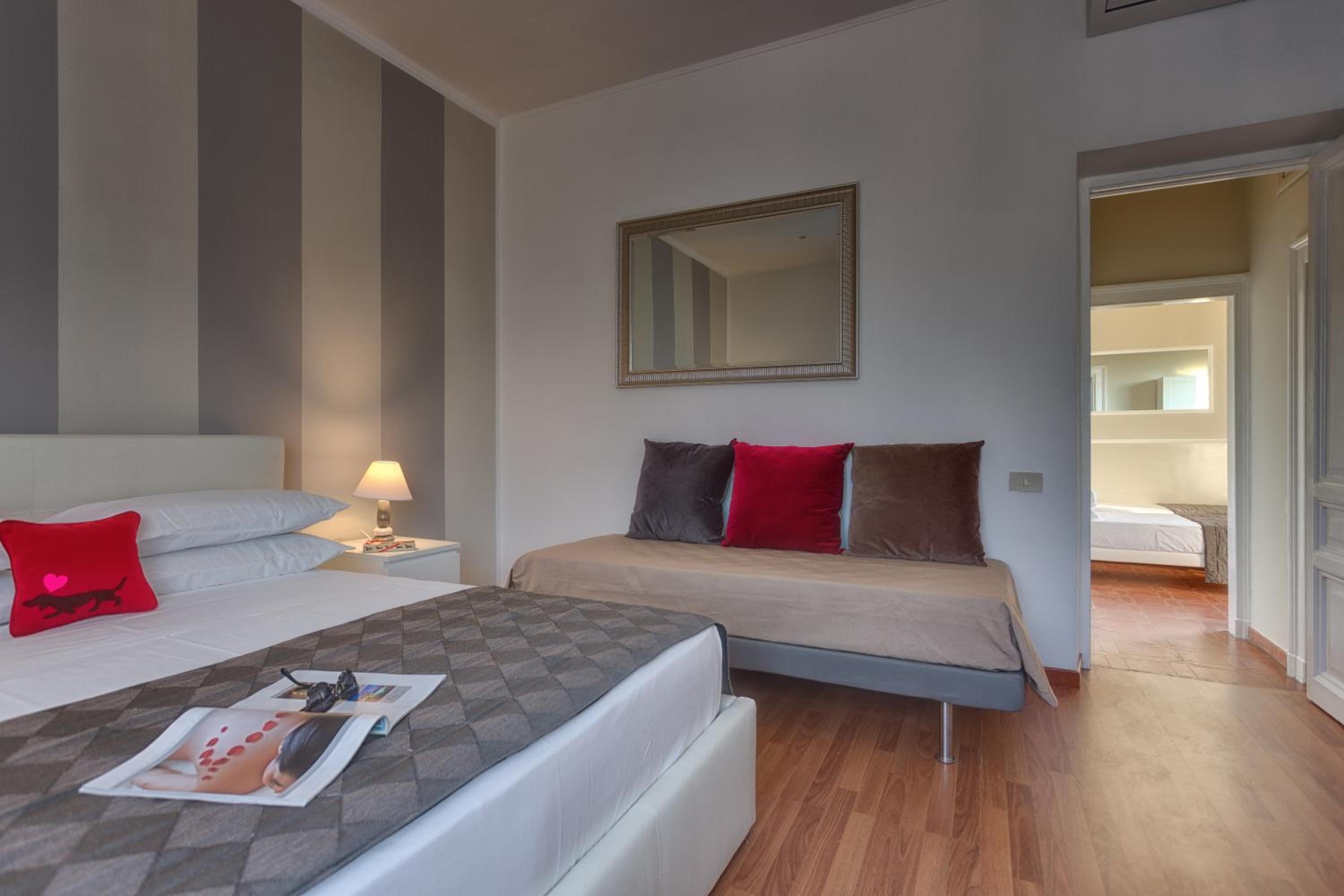 Deluxe Two-Bedroom Penthouse Apartment with Terrace photo 3