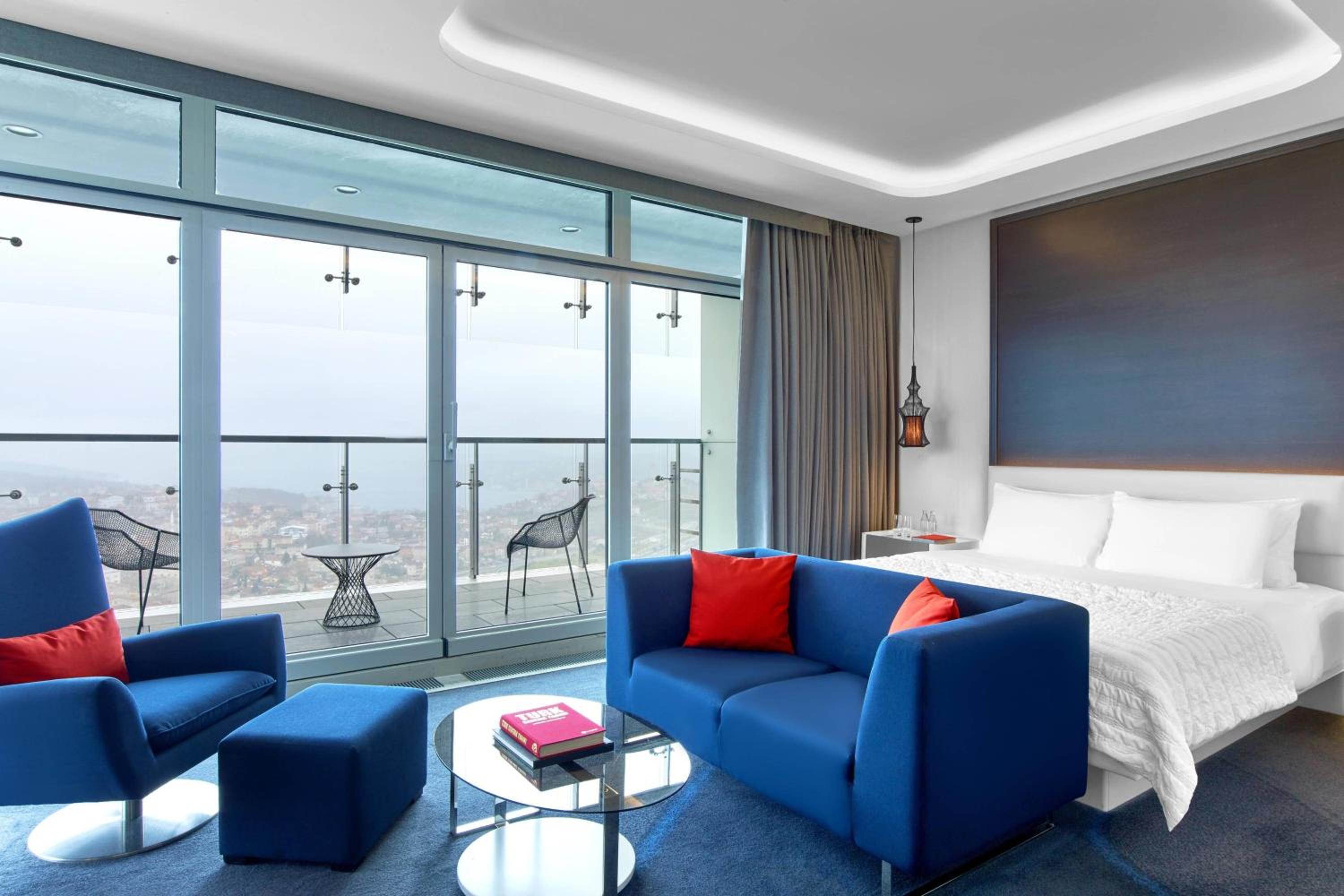 Junior Bosphorus Suite with Club Lounge Access thumbnail 5