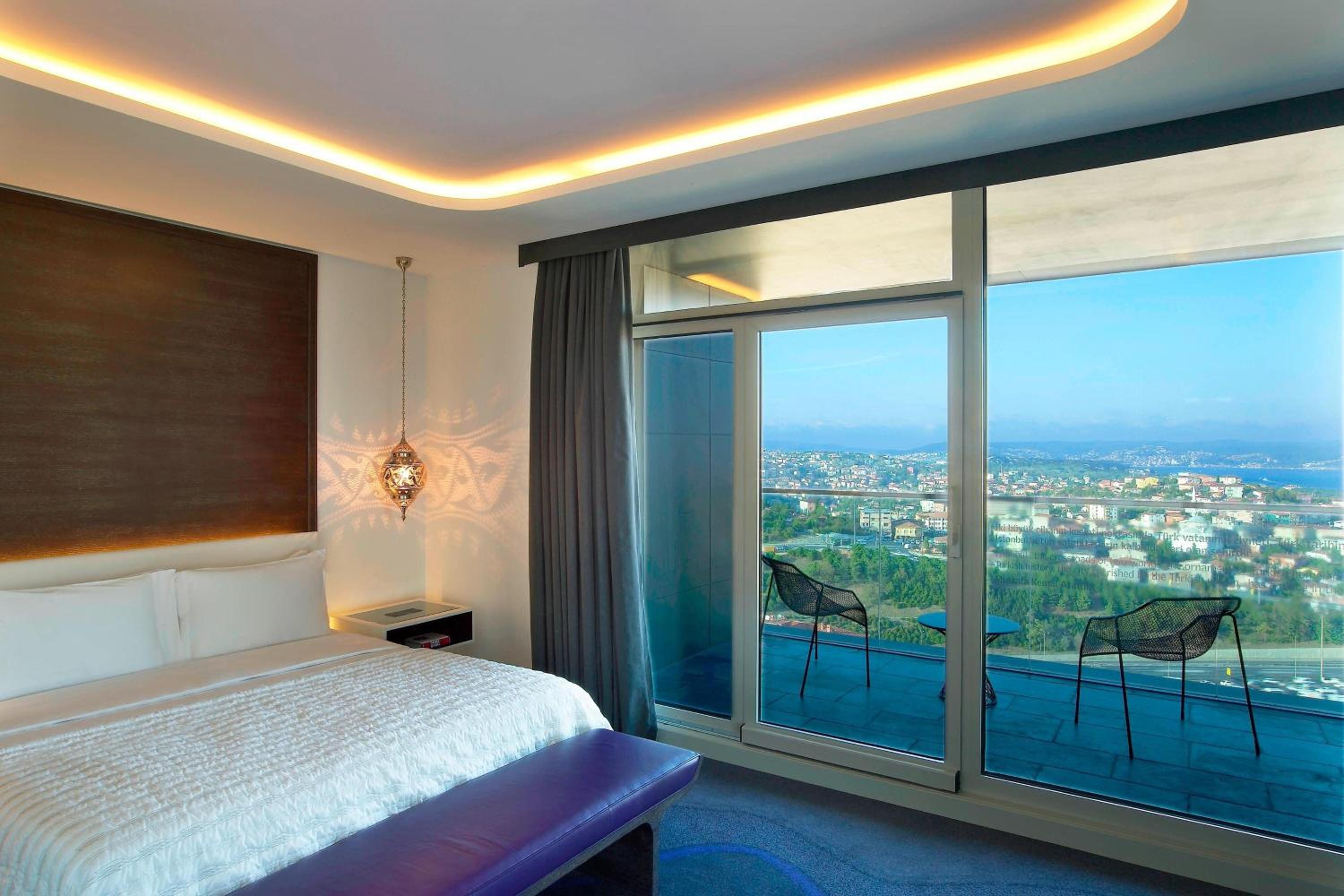 Executive Suite with Club Lounge Access