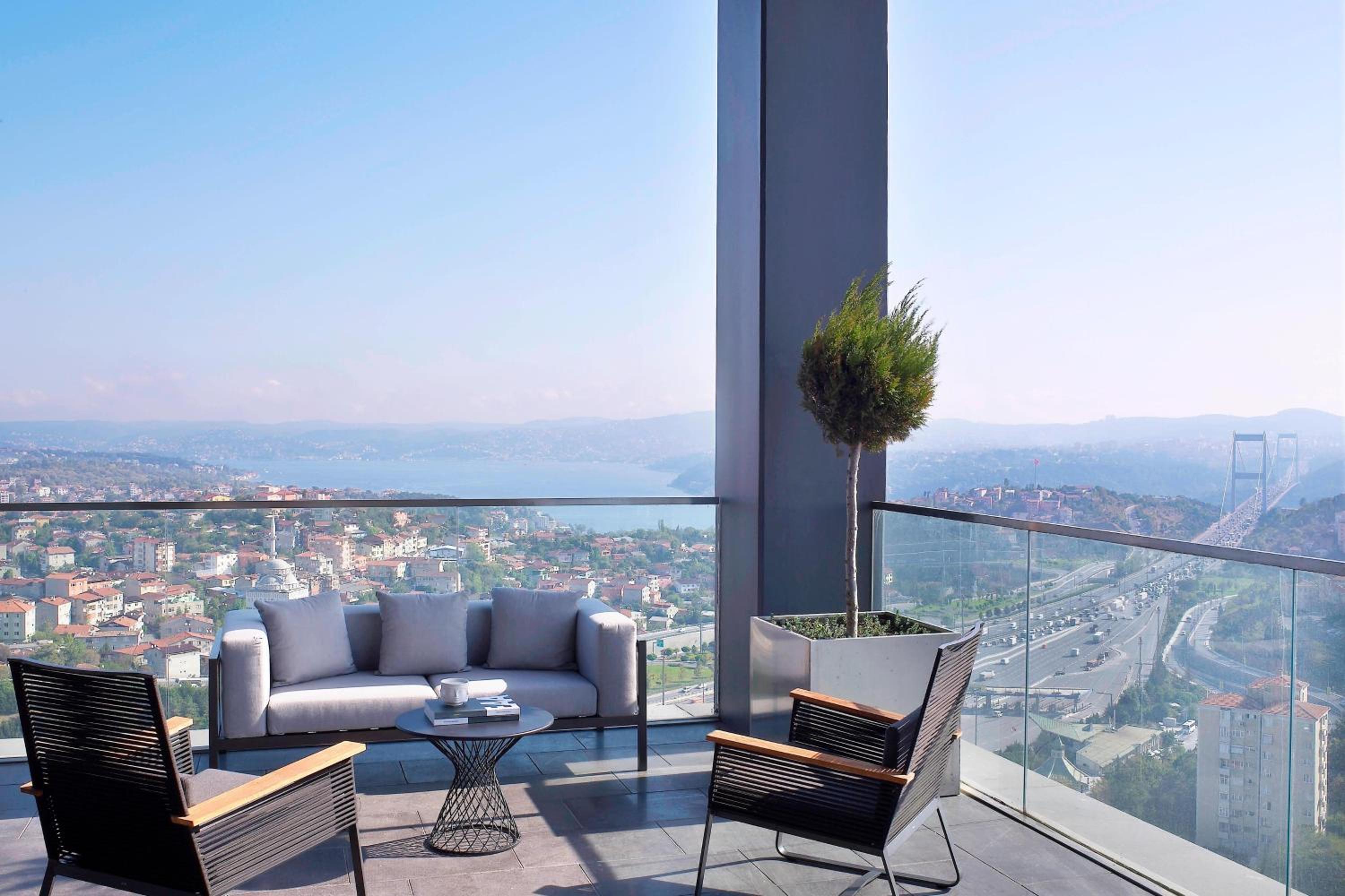 Presidential Suite with Club Lounge Access