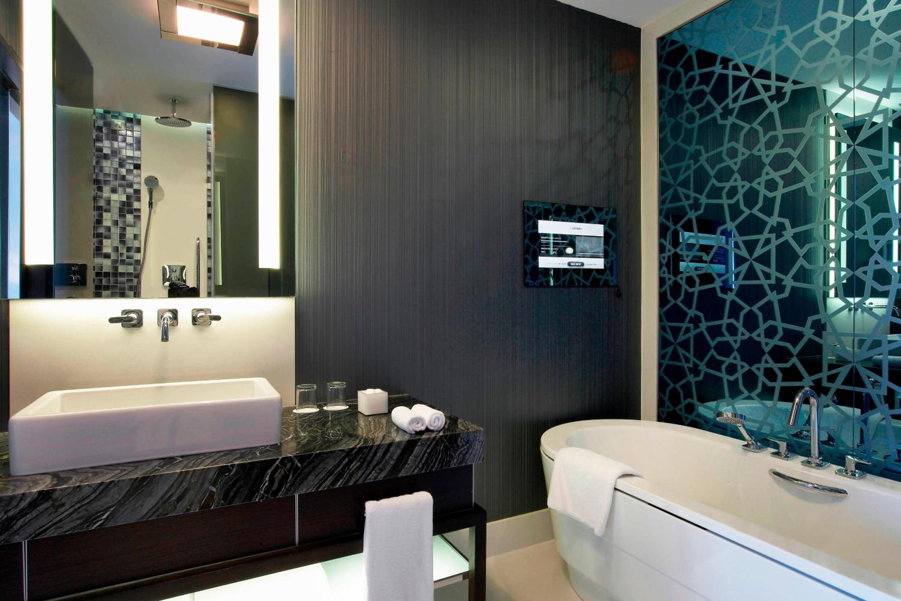 Junior Bosphorus Suite with Club Lounge Access