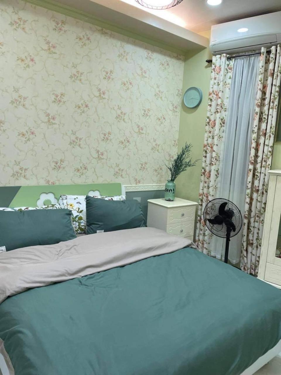 Deluxe Studio