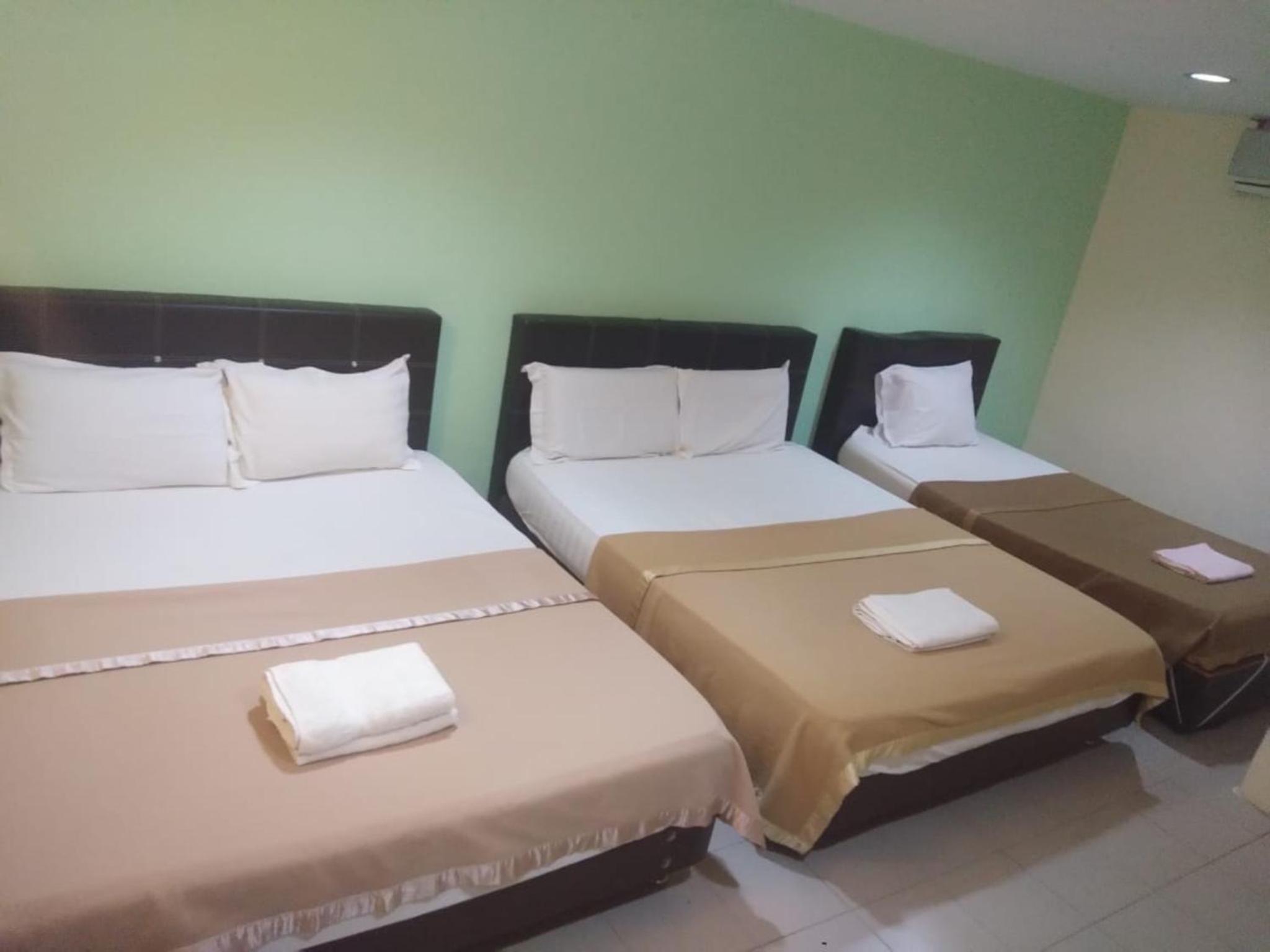 Deluxe Family Room - Photo 2