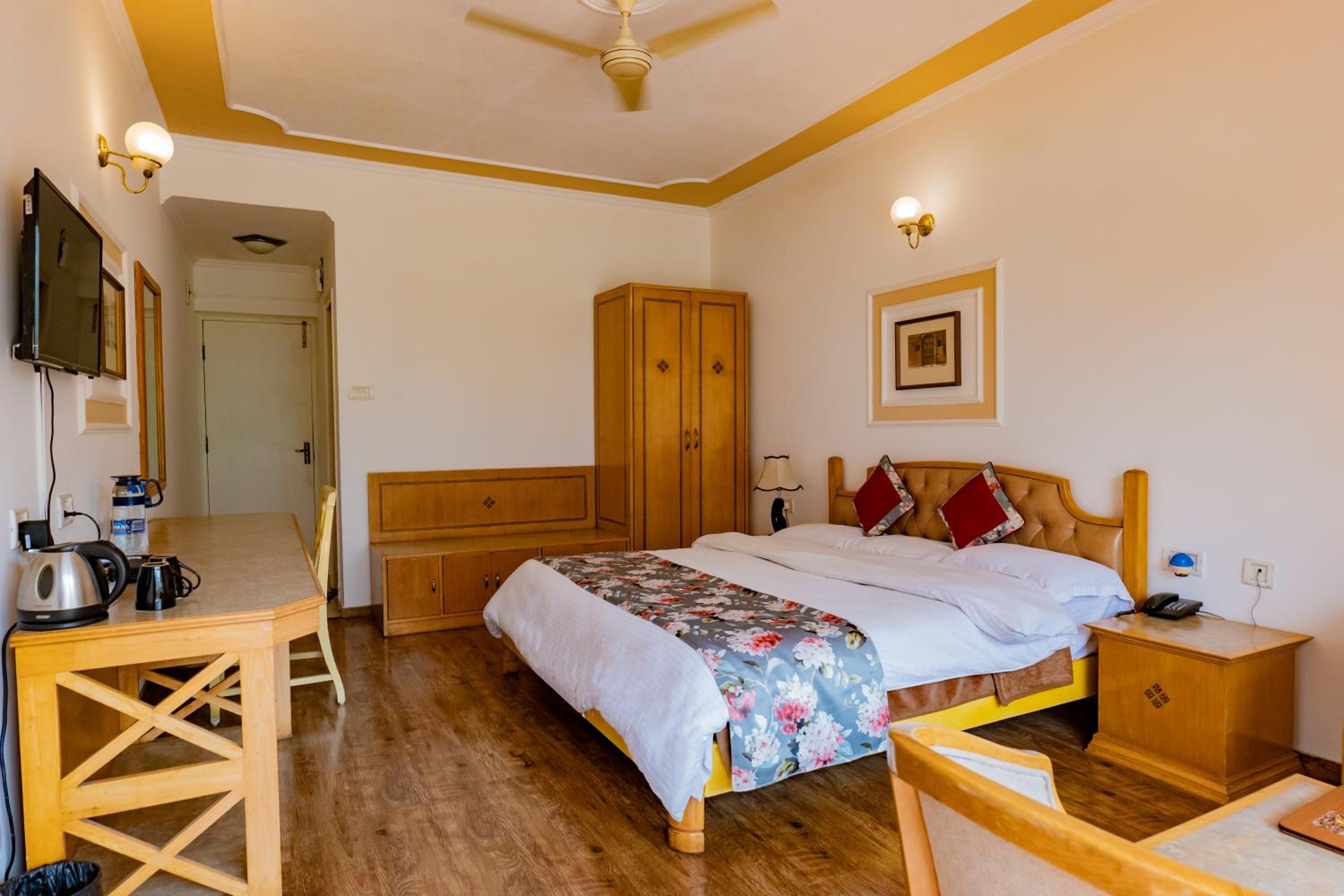  Lake Facing AC Super Deluxe Room photo 3