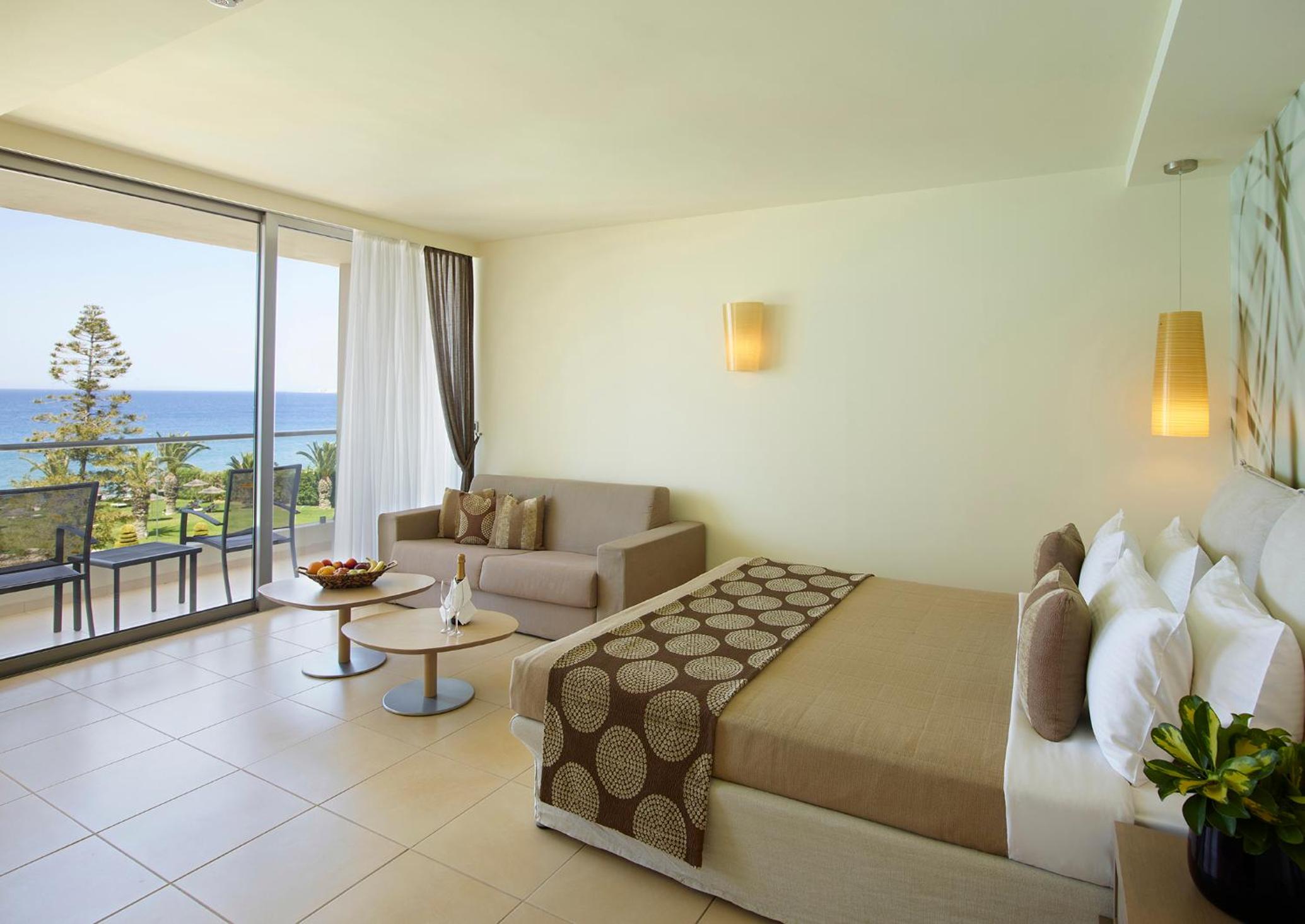 Deluxe Room with Spa Bath and Sea View