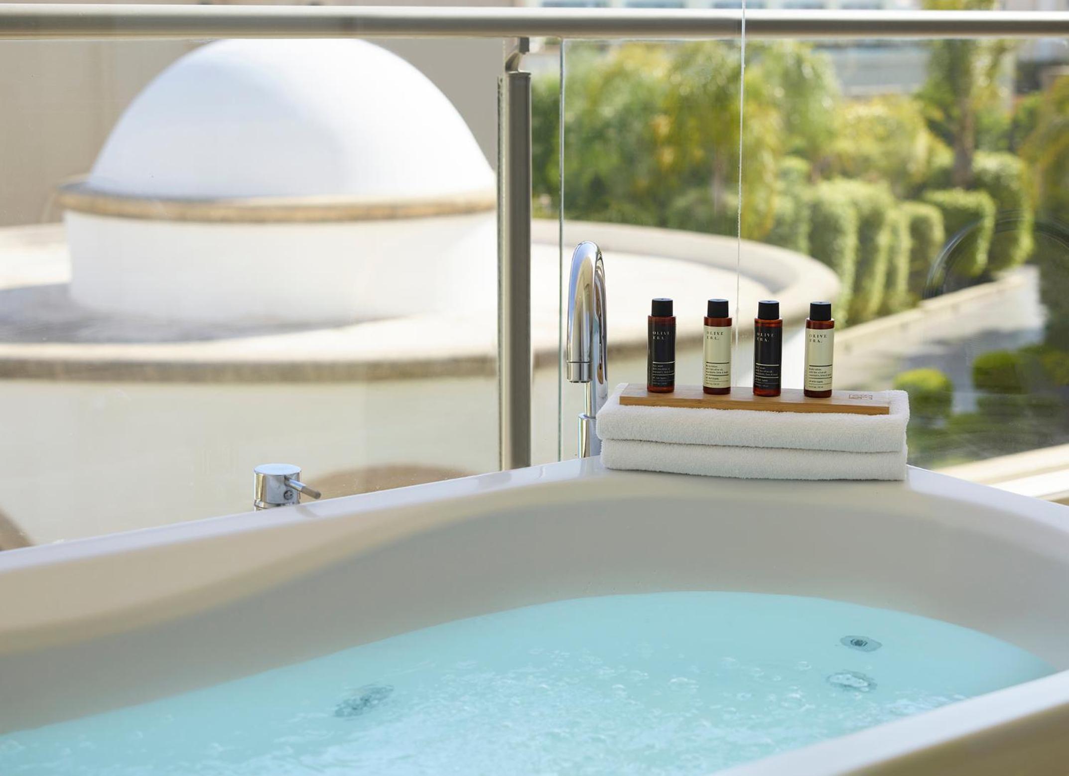Deluxe Room with Spa Bath and Garden View