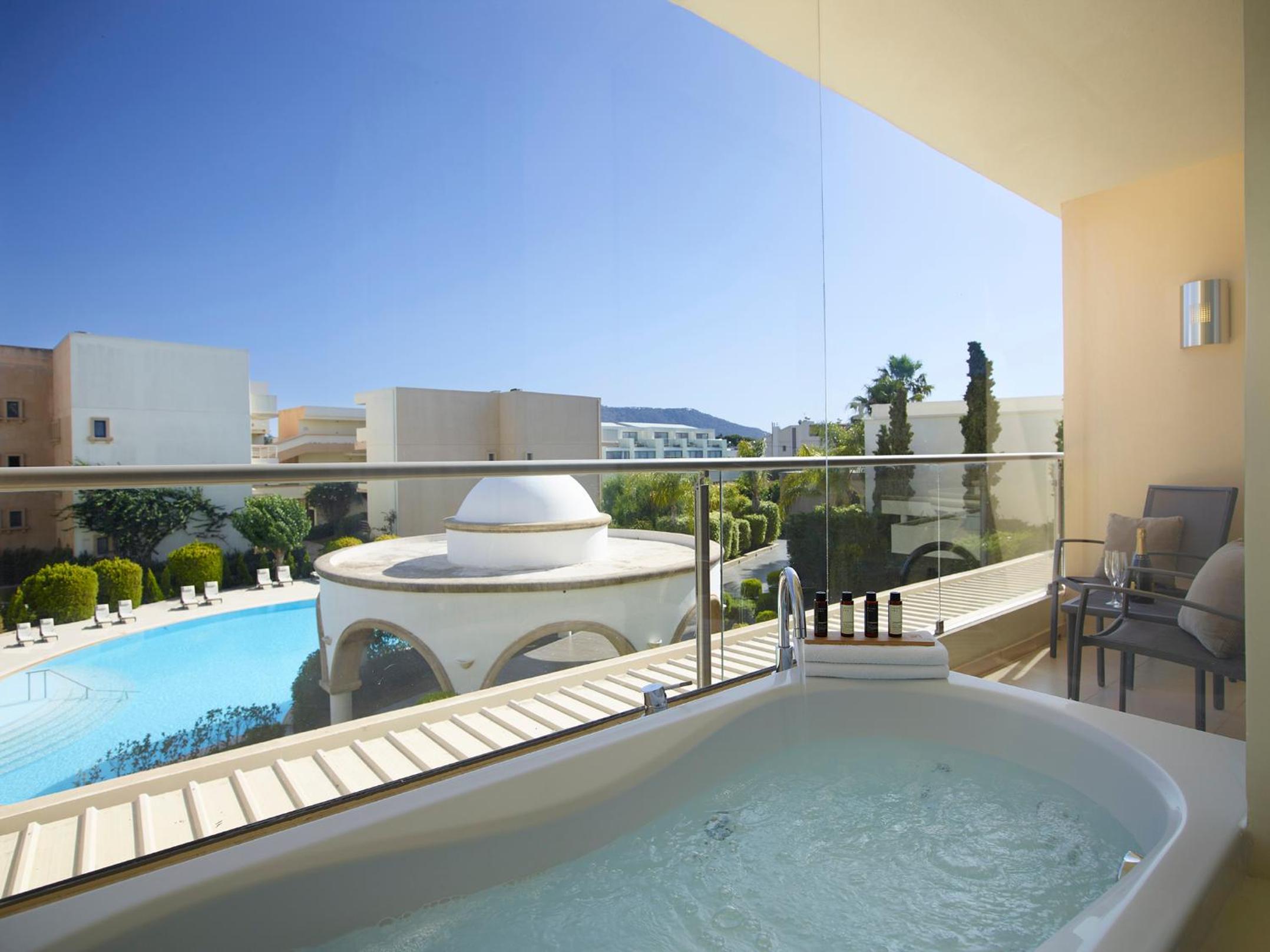 Deluxe Room with Spa Bath and Garden View