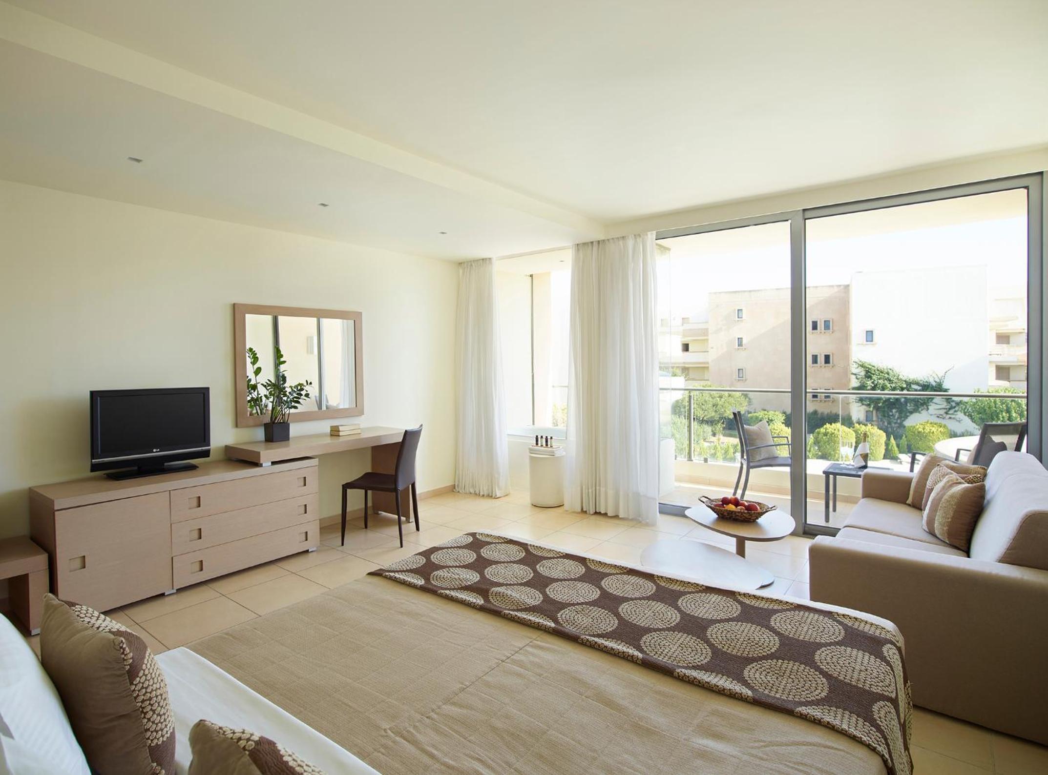 Deluxe Room with Spa Bath and Garden View thumbnail 6