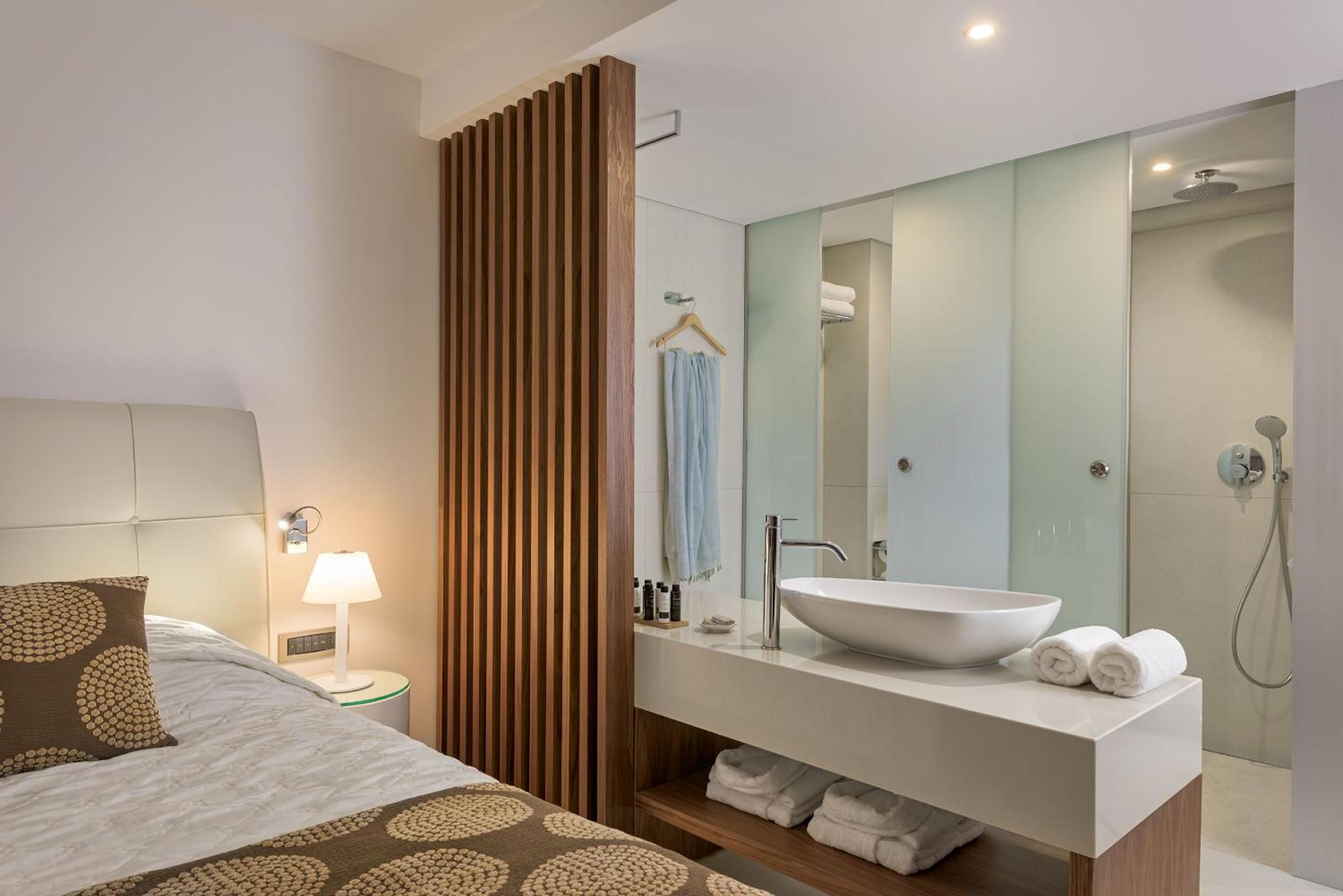 Premium Swim Up Double Room with Garden View