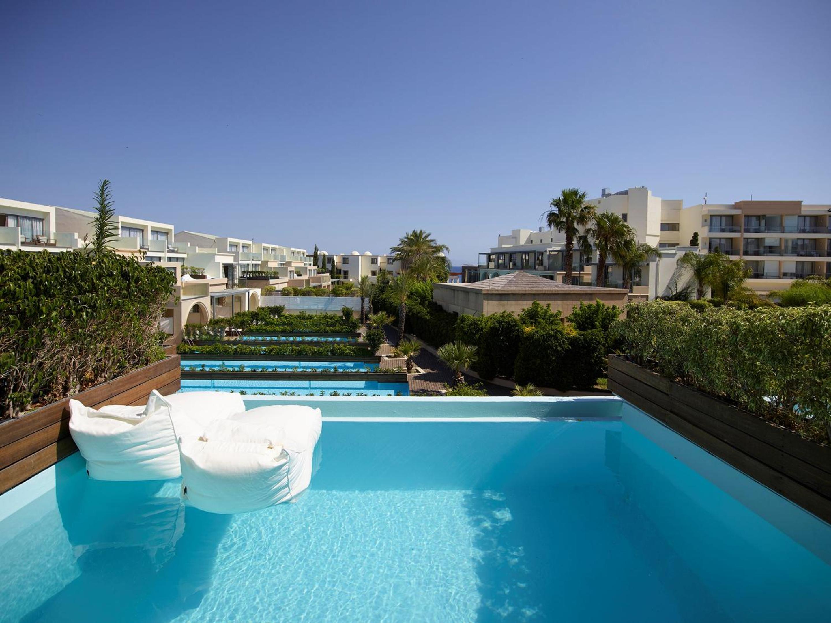 Premium Swim Up Double Room with Garden View