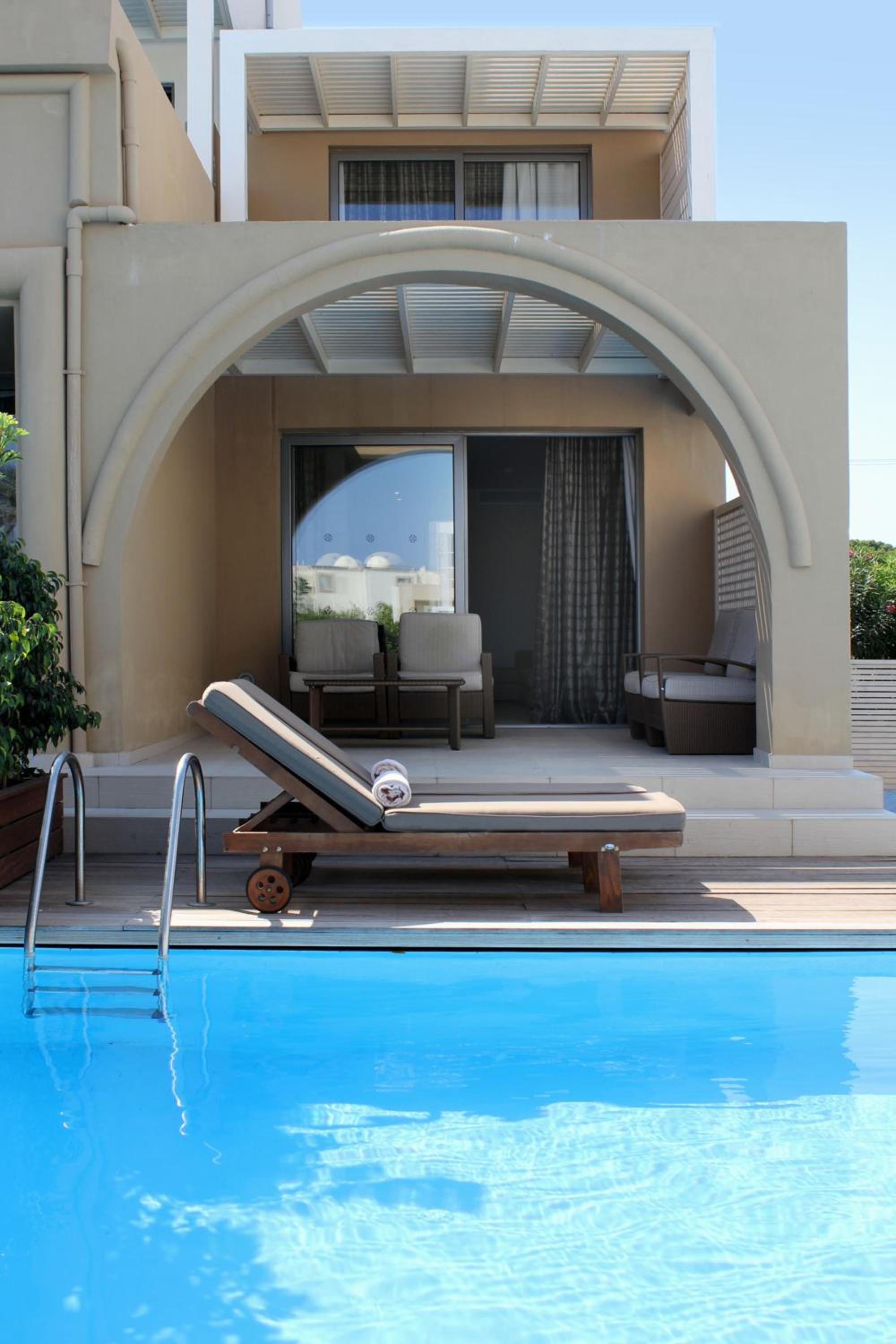 Grand Suite with Private Pool thumbnail 5