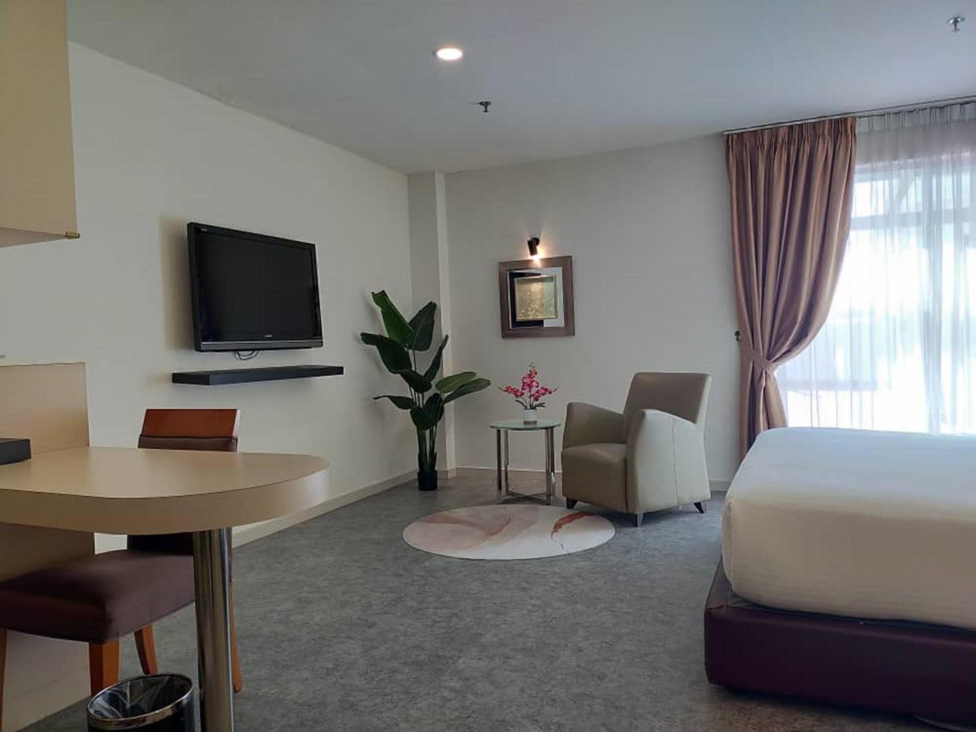Suite - Photo 3