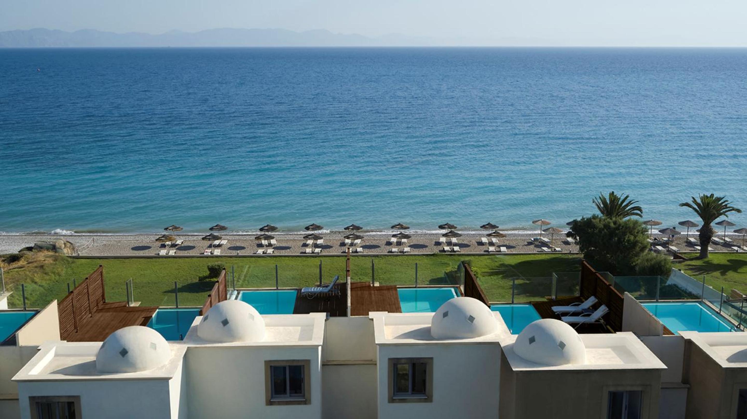 Beachfront Grand Suite Sea View with Private Rooftop Pool