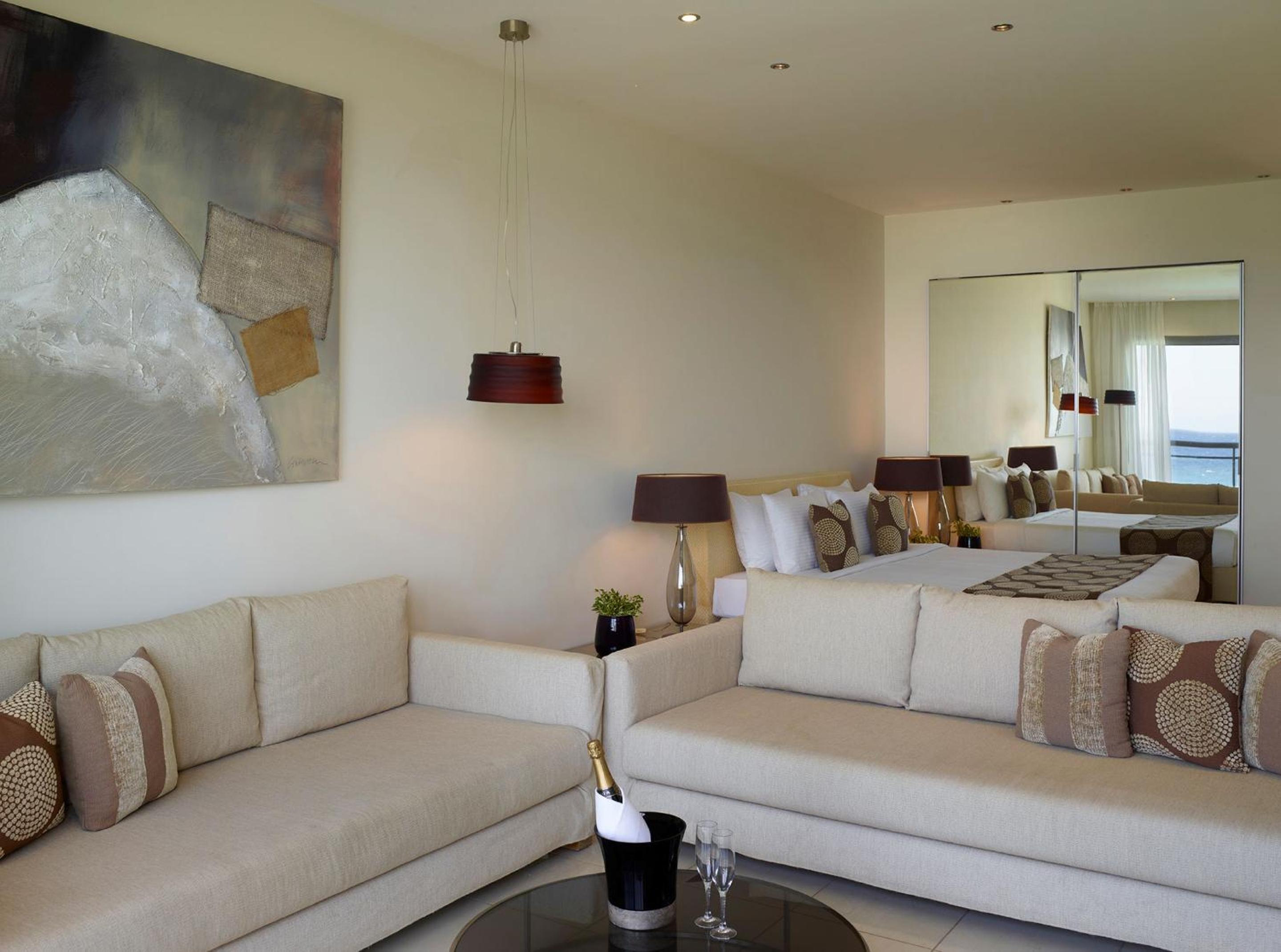 Beachfront Grand Suite Sea View with Private Rooftop Pool thumbnail 5