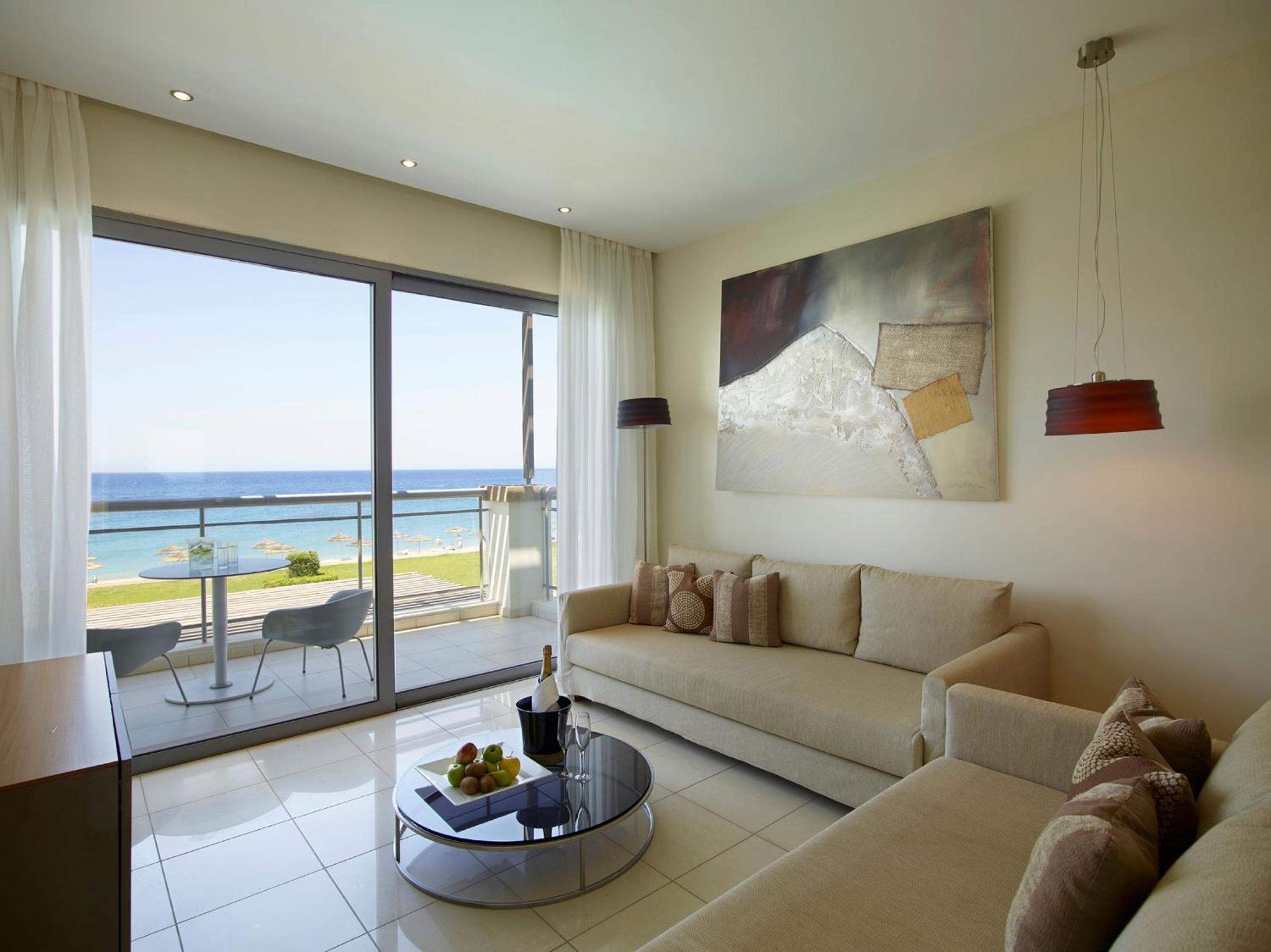 Beachfront Grand Suite Sea View with Private Rooftop Pool thumbnail 6