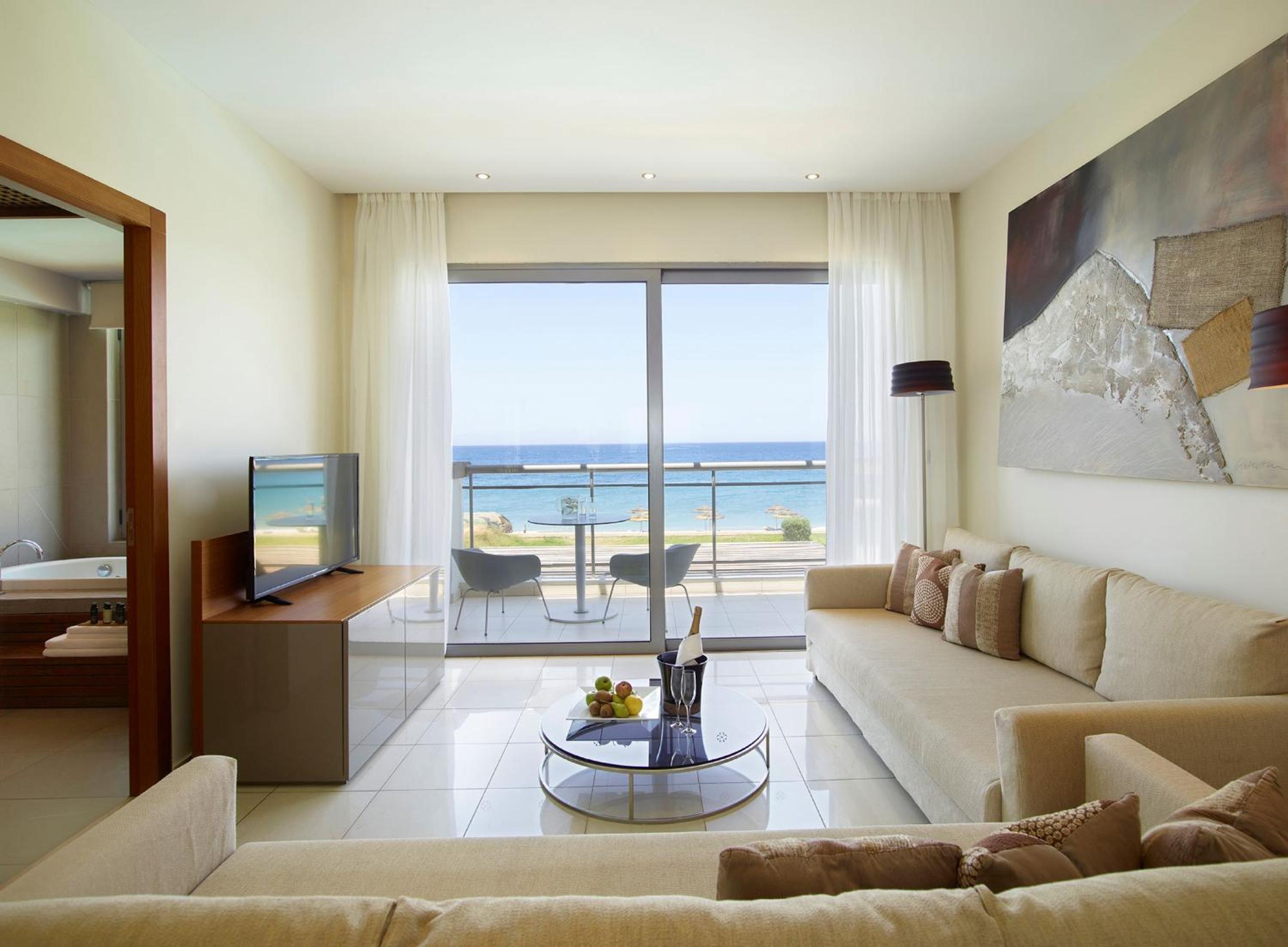 Beachfront Grand Suite Sea View with Private Rooftop Pool