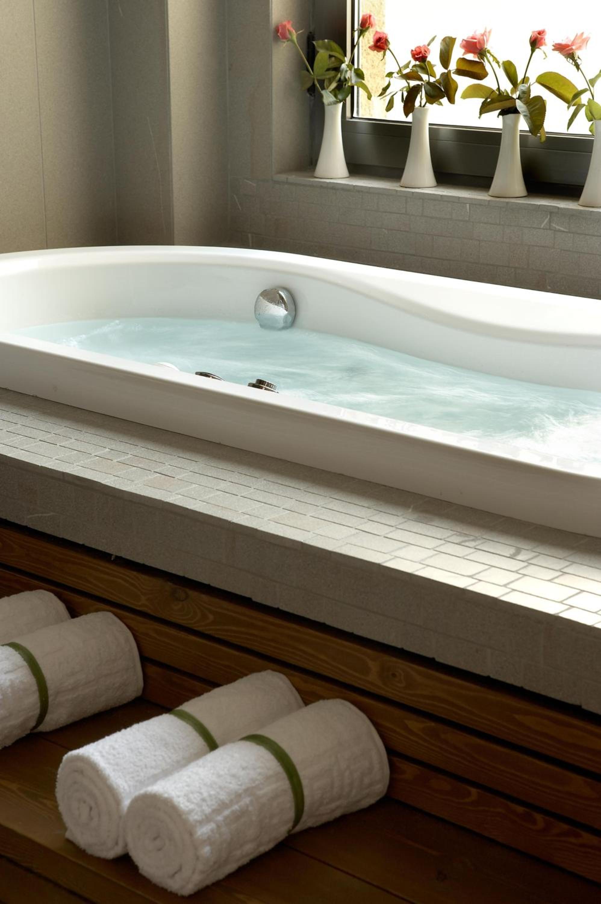 Beachfront Grand Suite Sea View with Private Rooftop Pool thumbnail 5