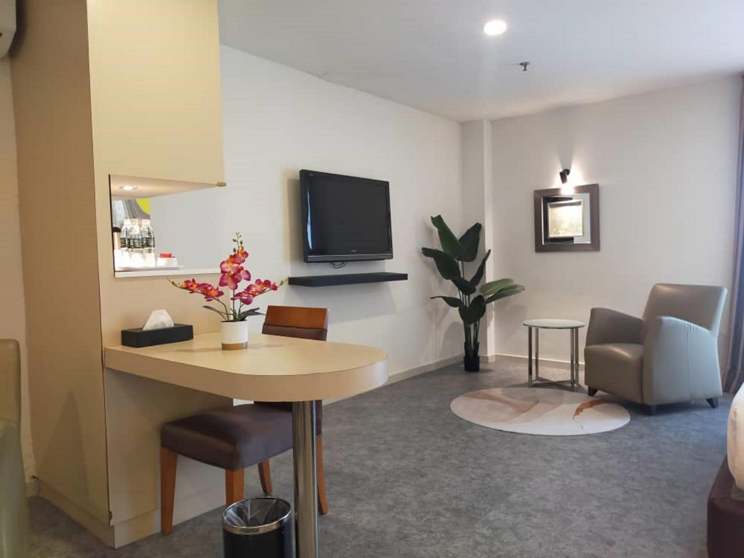 Suite - Photo 2