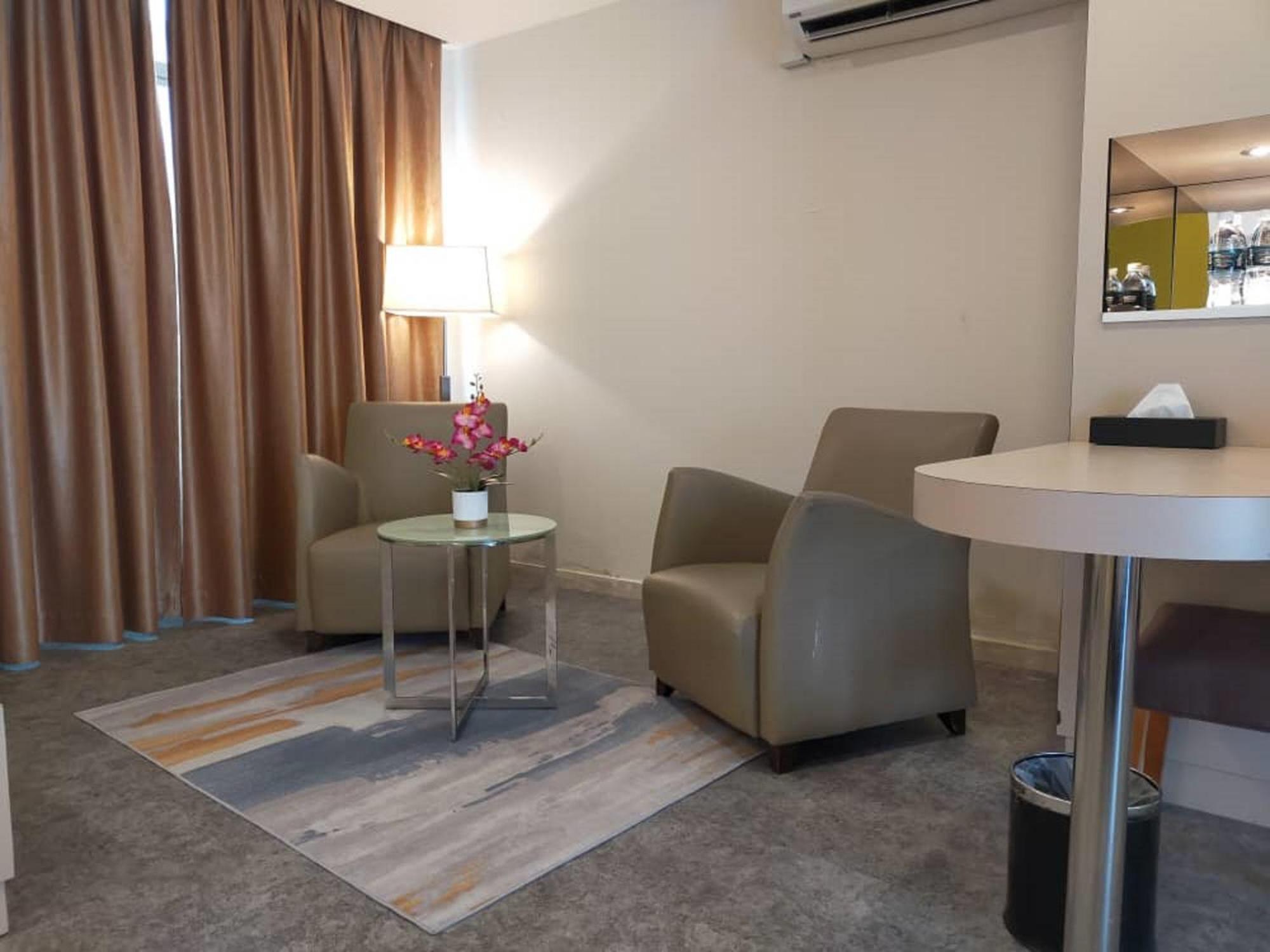 Suite - Photo 5