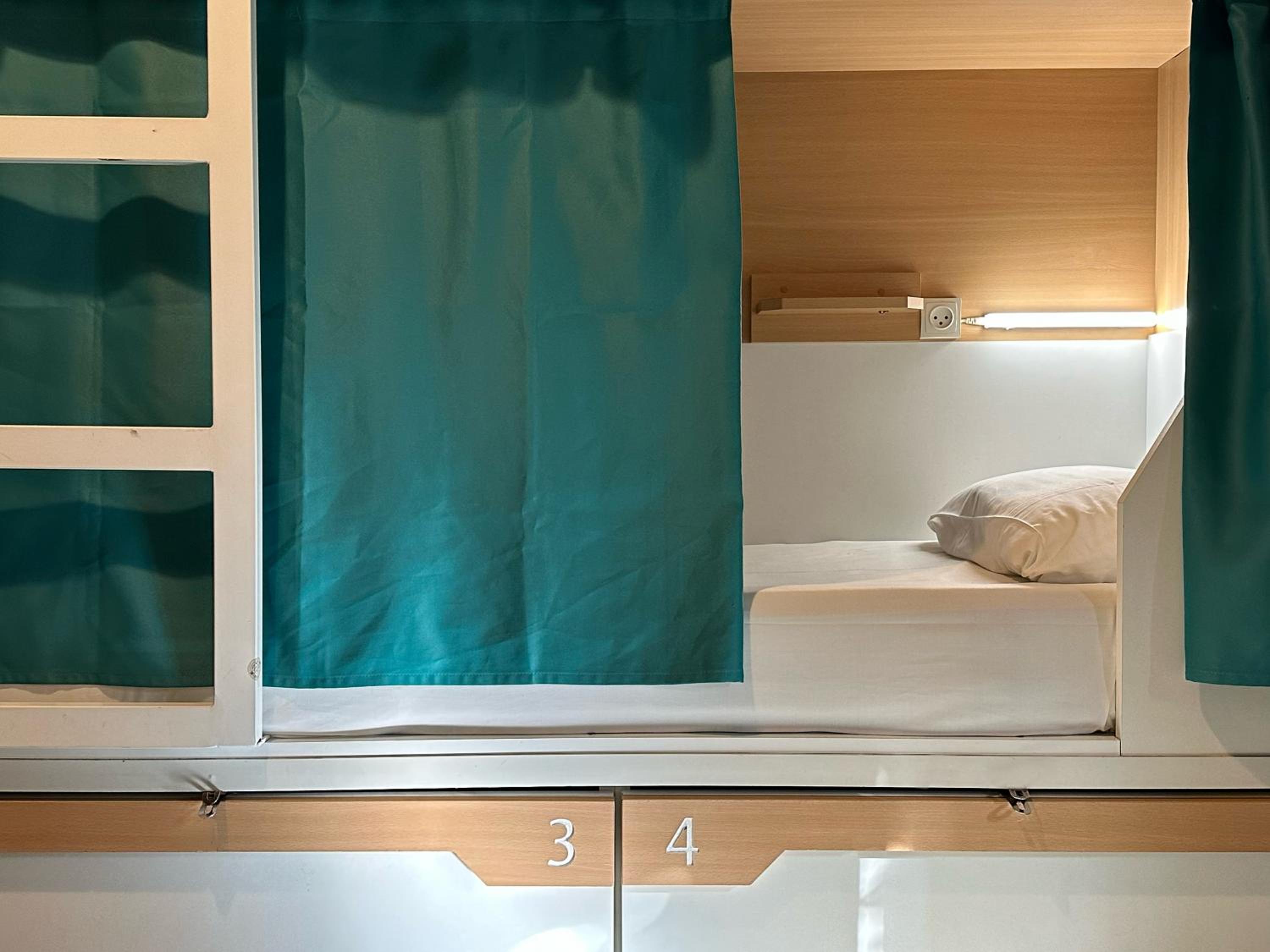 Dormitorio Compartido Mixto de 6 Camas