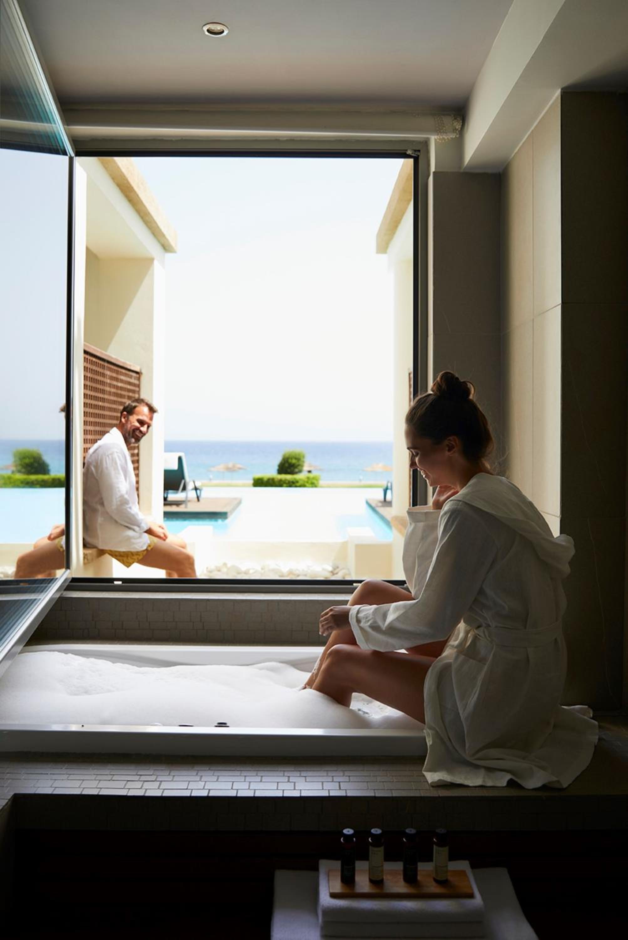 Beachfront Swim Up Sea View Grand Suite