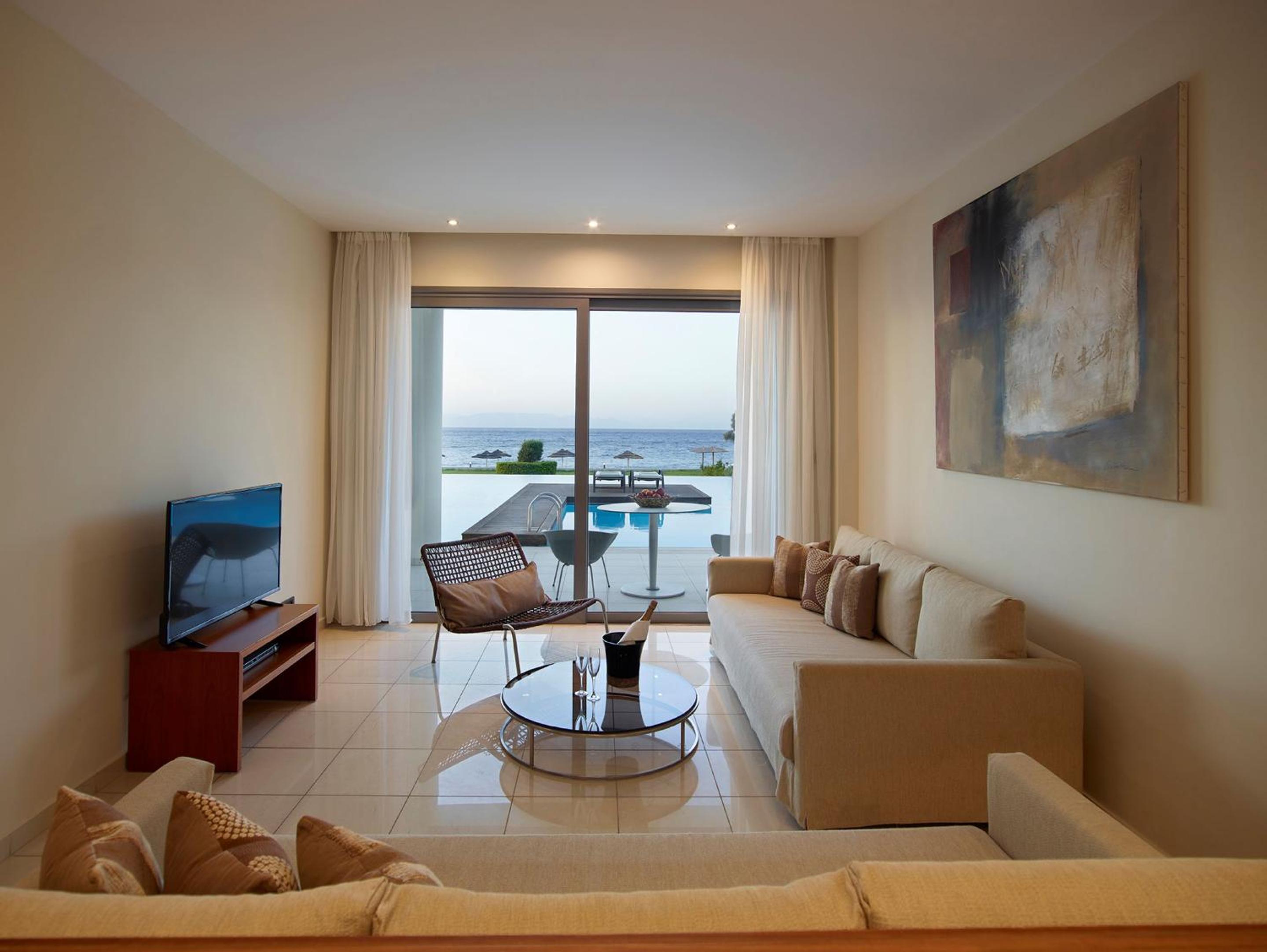 Beachfront Swim Up Sea View Grand Suite