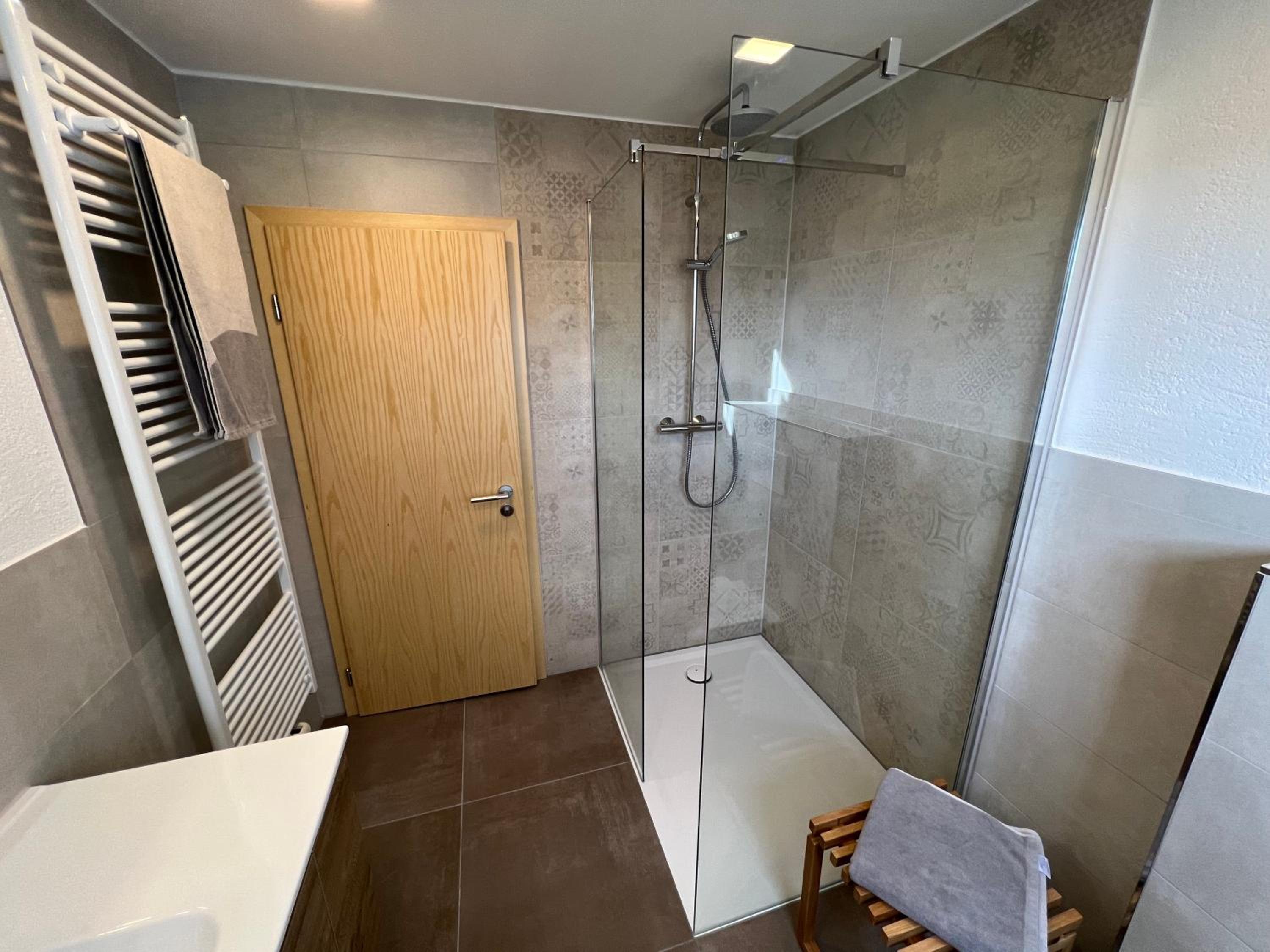 Family Room with Private Bathroom - Photo 6