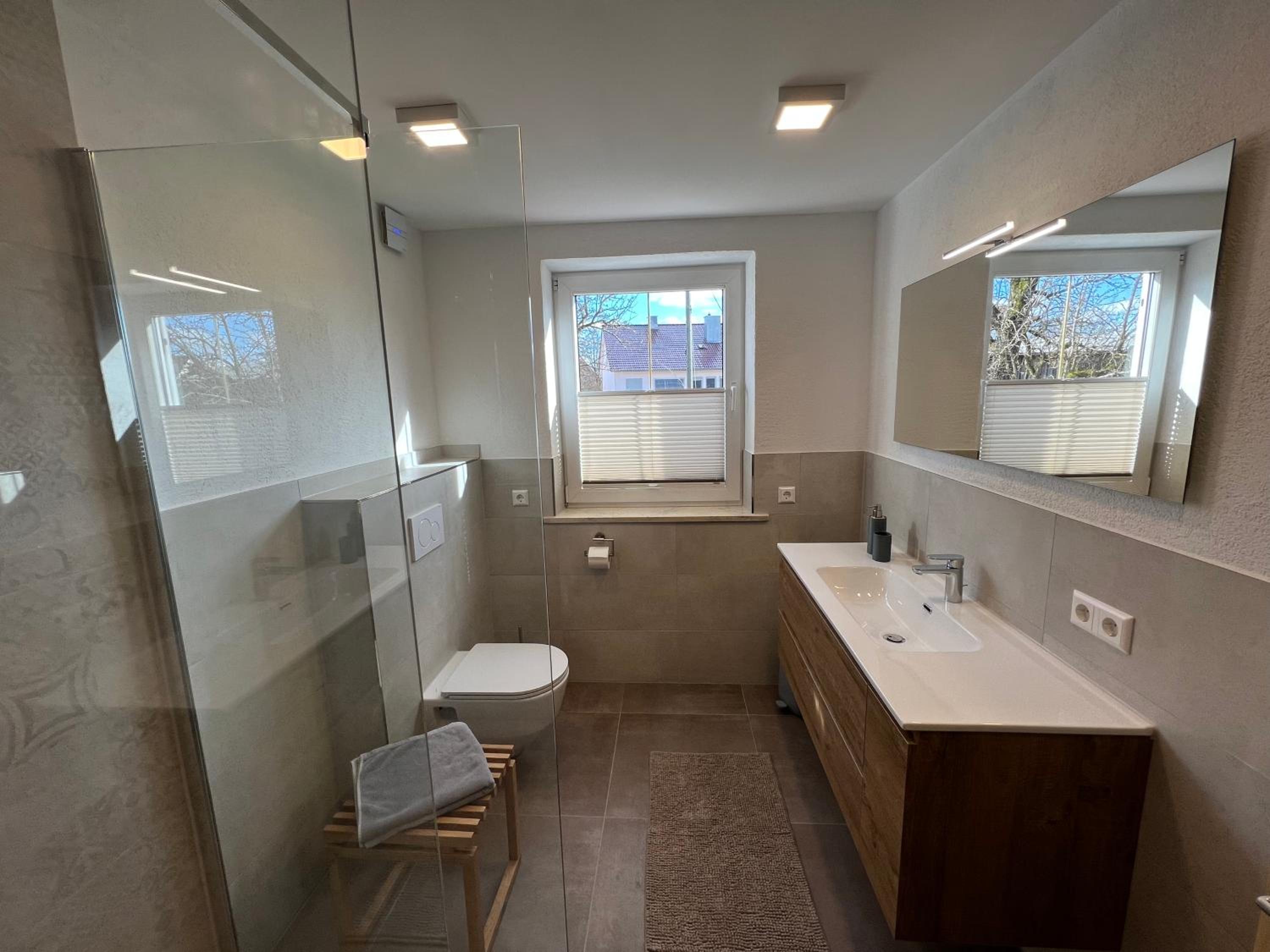 Family Room with Private Bathroom - Photo 5