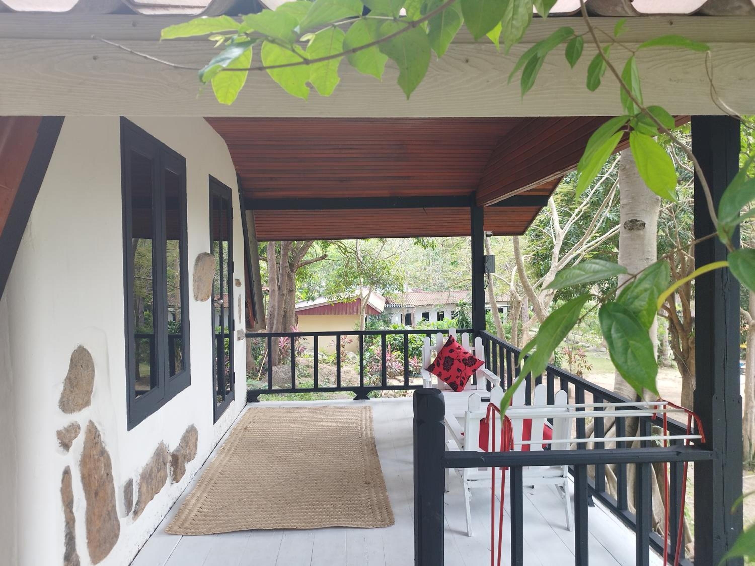 Bungalow with Garden View - Photo 2