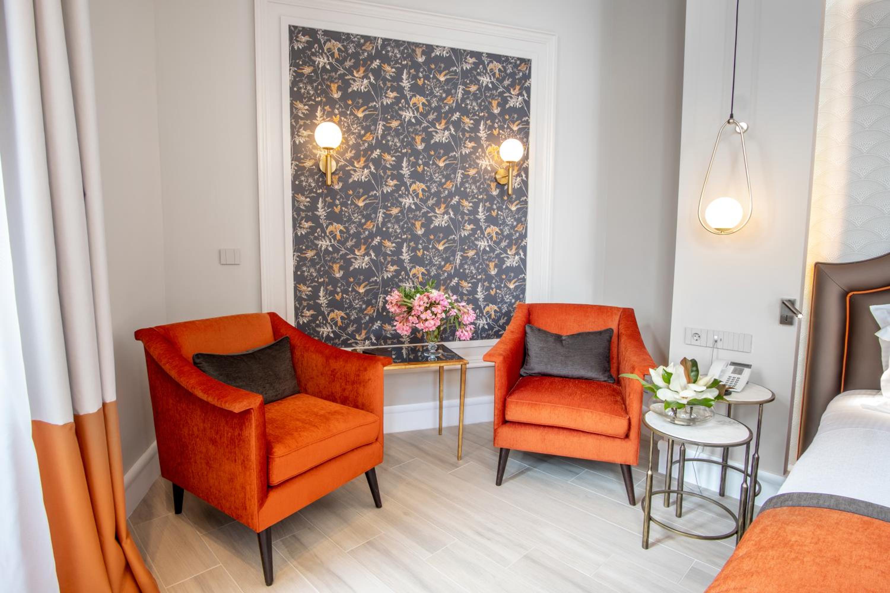 Executive Suite - Photo 3