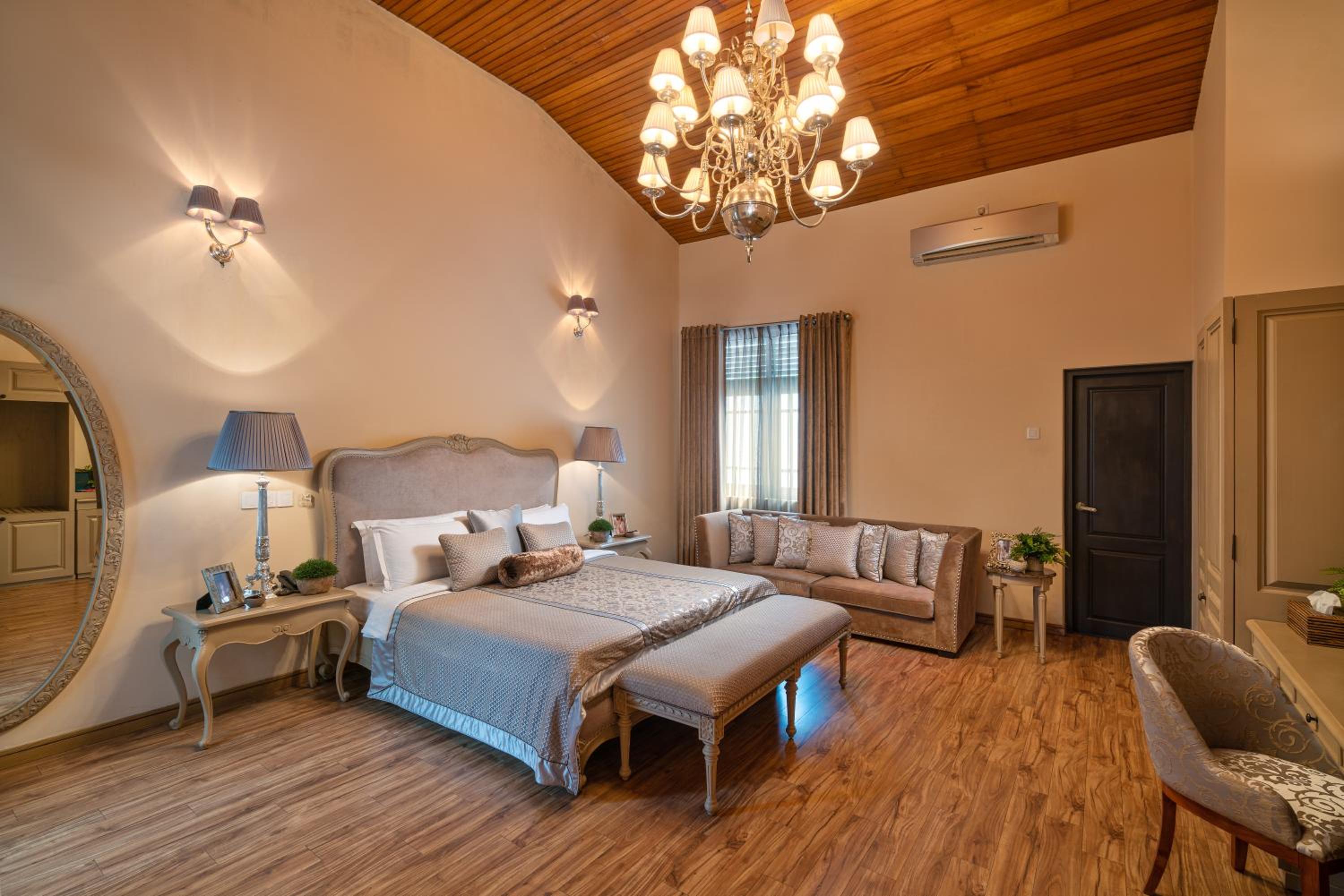 Suite with Hot Tub