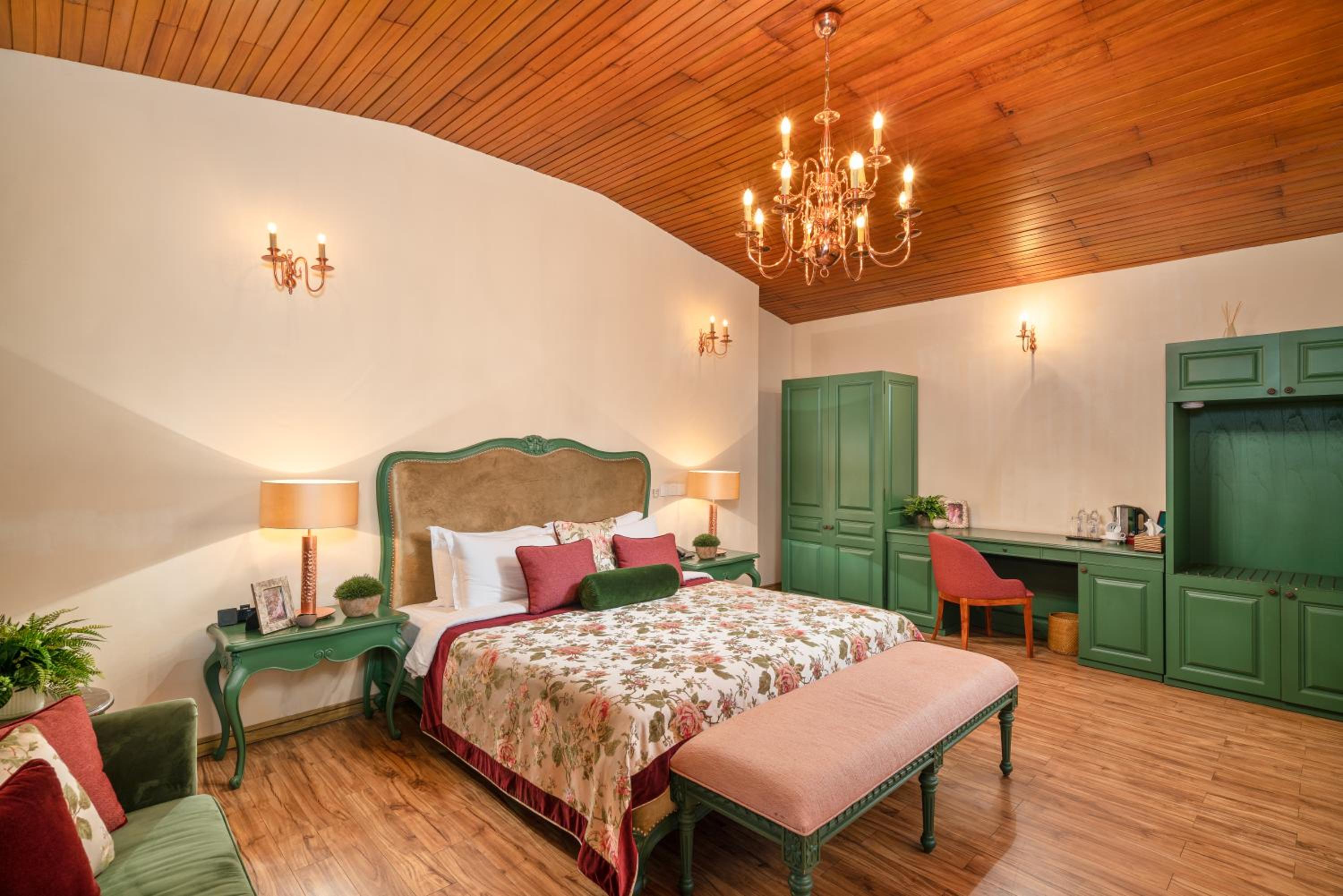 Deluxe Room with Balcony and Pool View photo 2