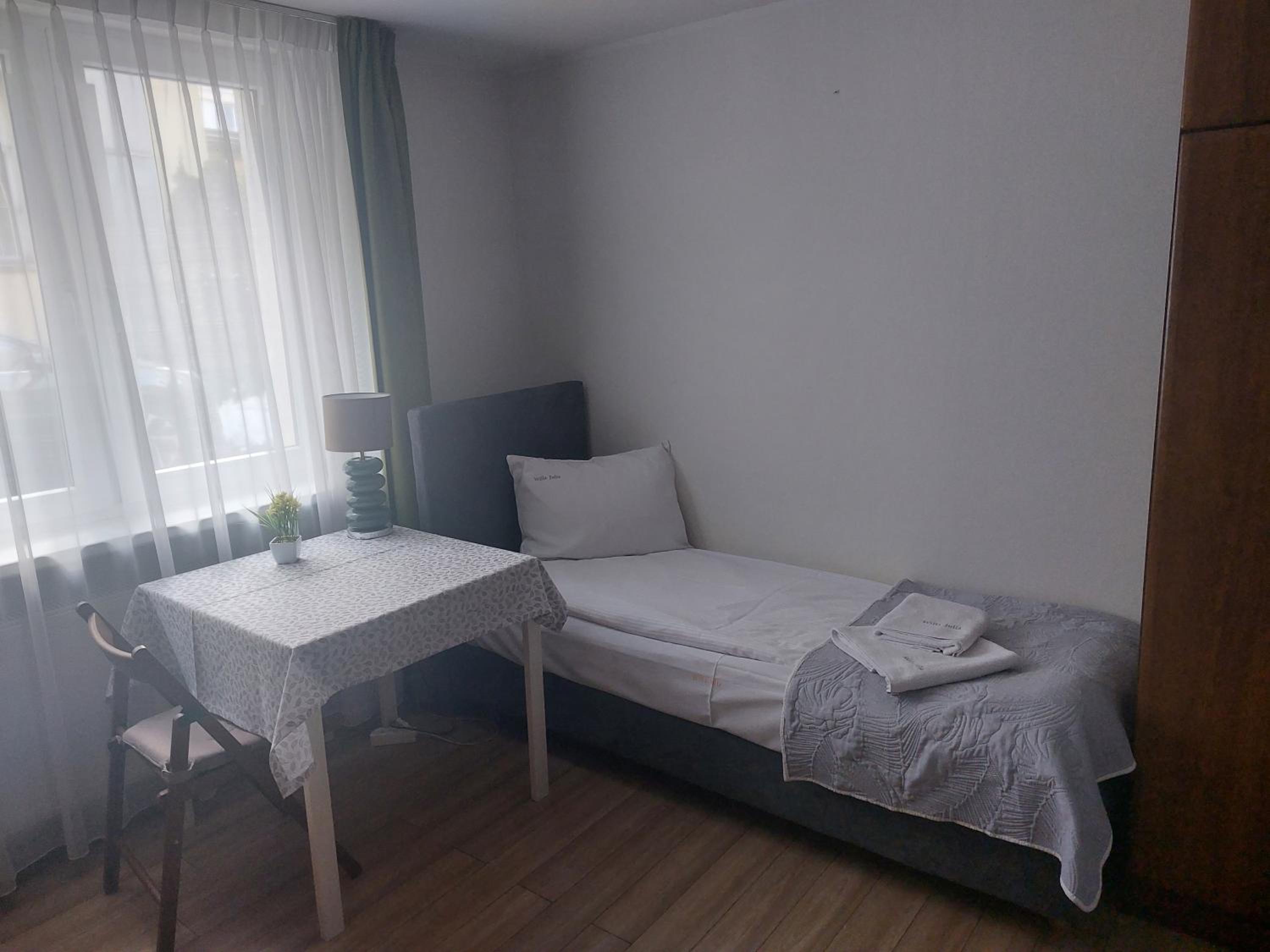Small Single Room photo 2