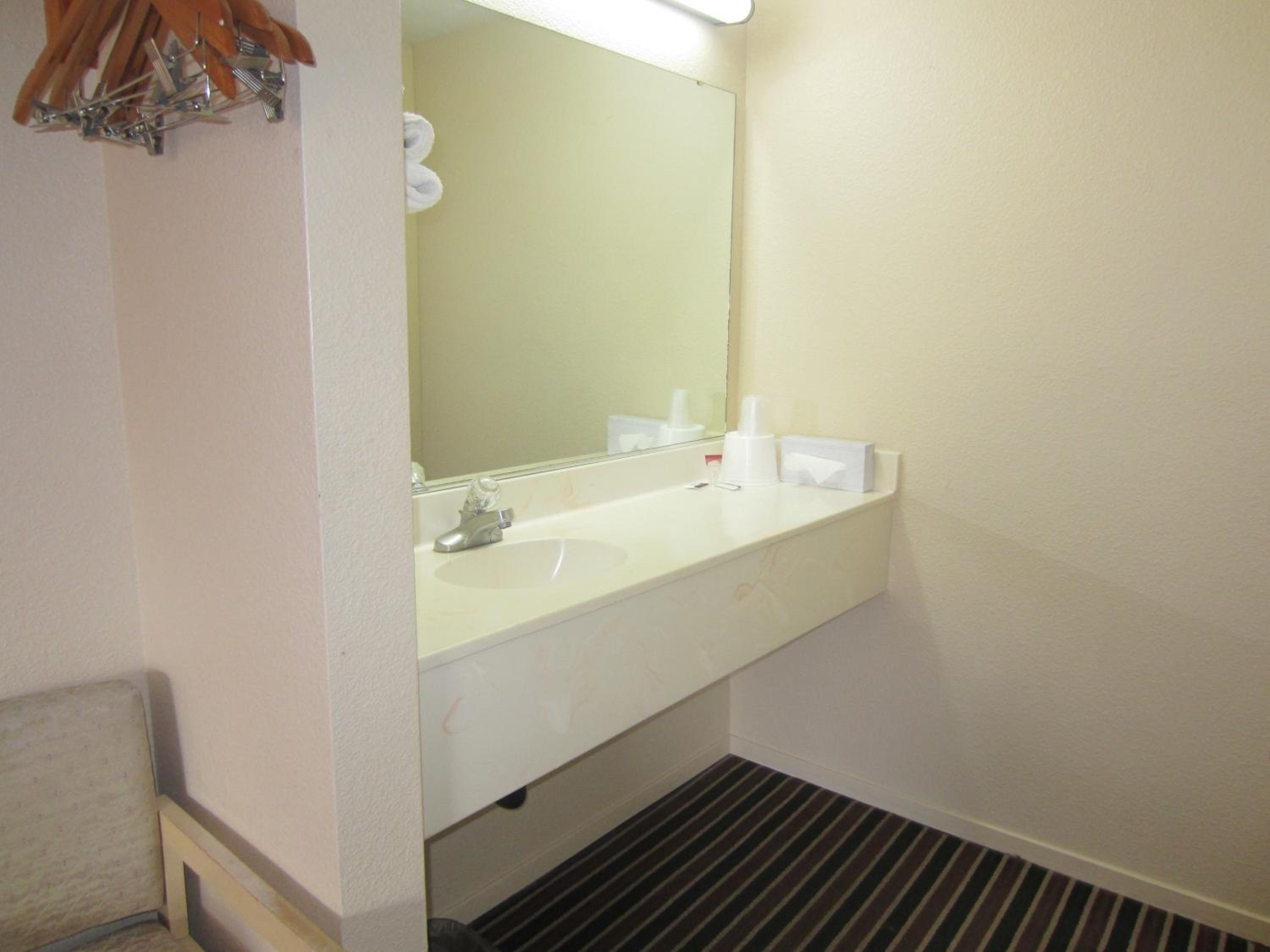 Queen Room - Photo 3