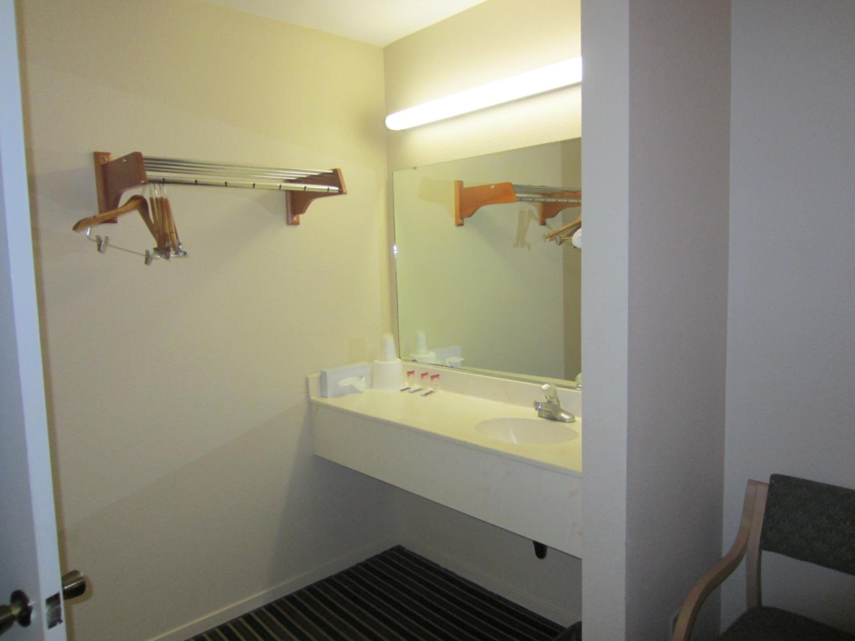 Queen Room - Photo 6