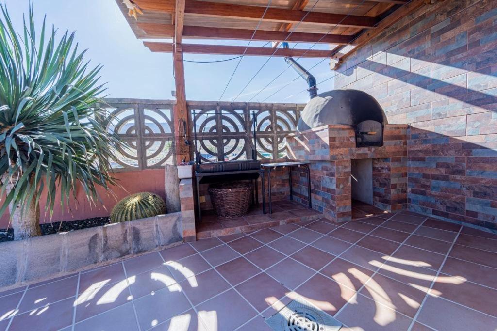 Five-Bedroom House photo 2