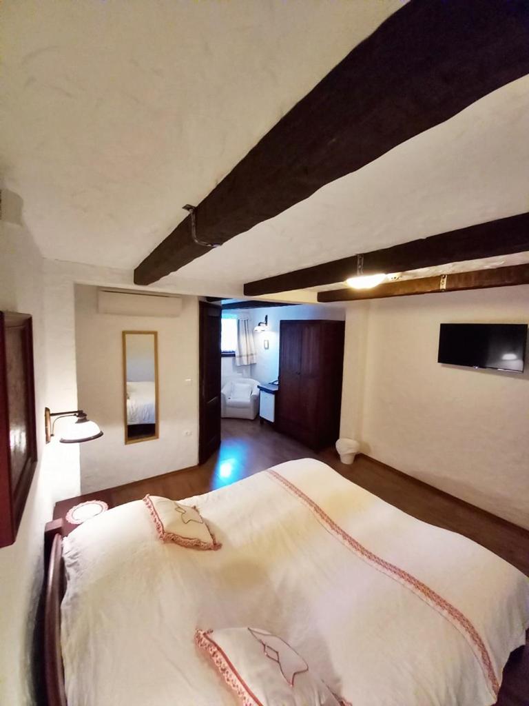 Double Room with Two Double Beds photo 3